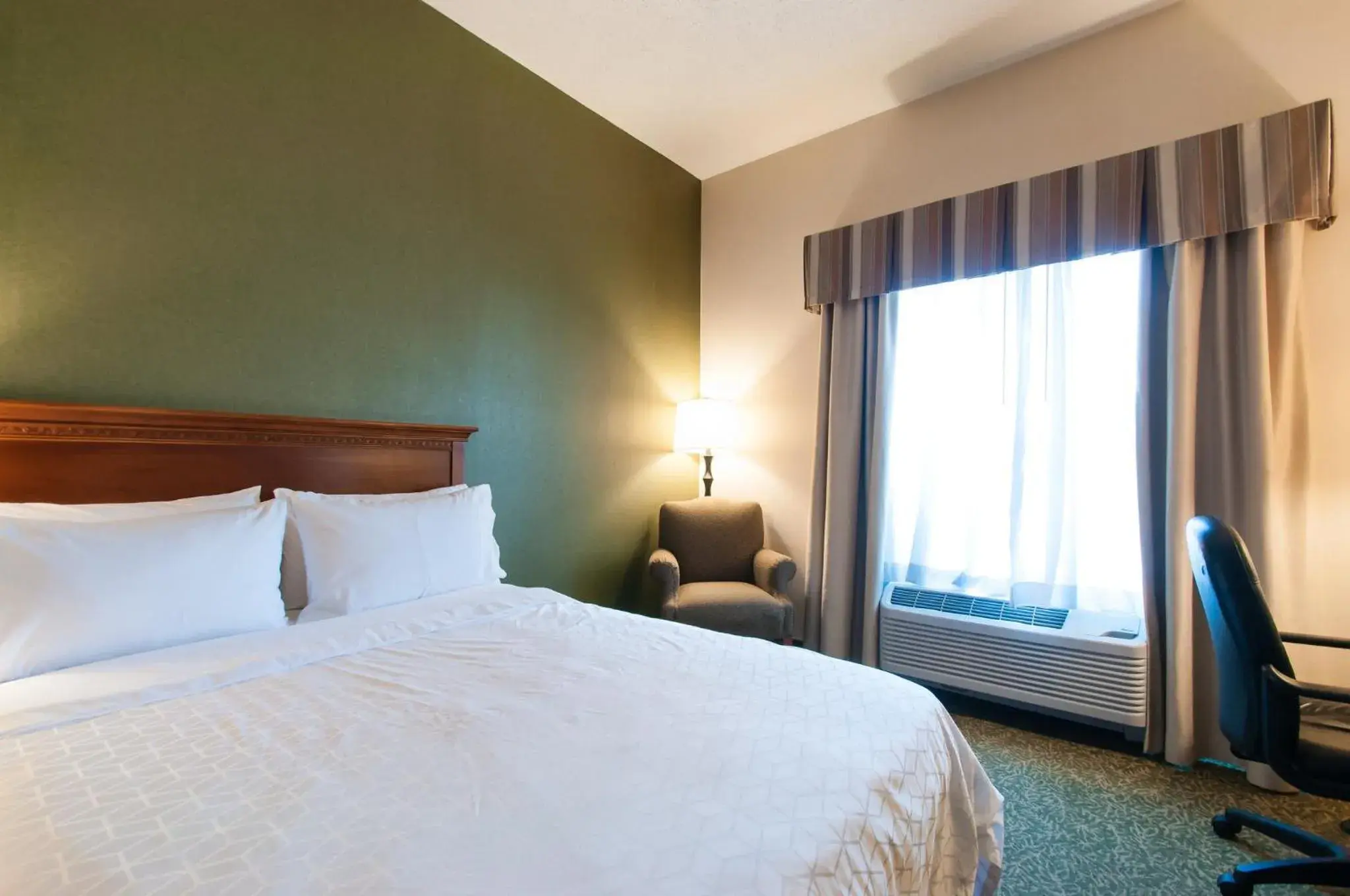 Photo of the whole room, Bed in Holiday Inn Express Hotel & Suites Hagerstown by IHG Photo of the whole room, Bed in Holiday Inn Express Hotel & Suites Hagerstown by IHG