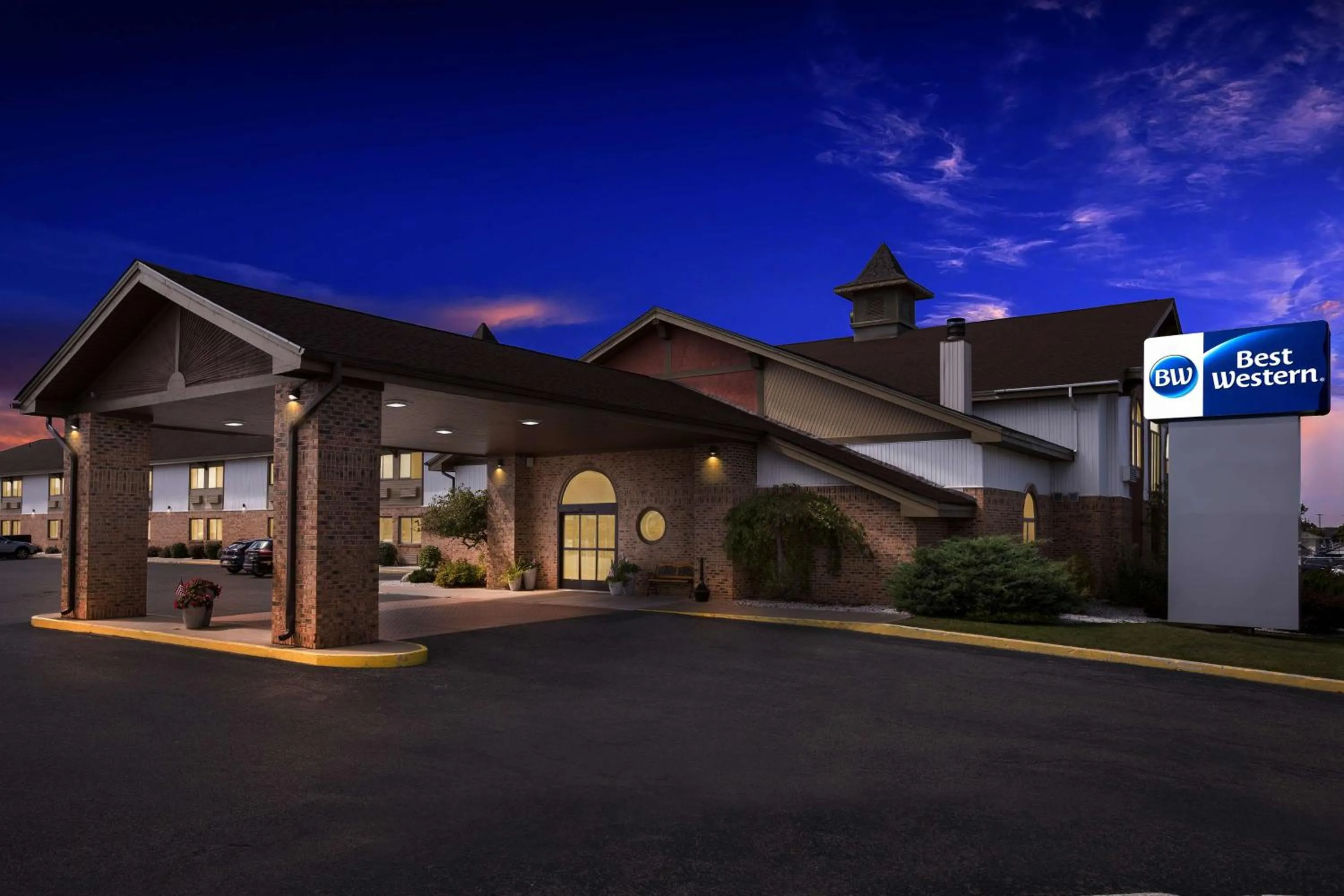 Property building in Best Western Gaylord