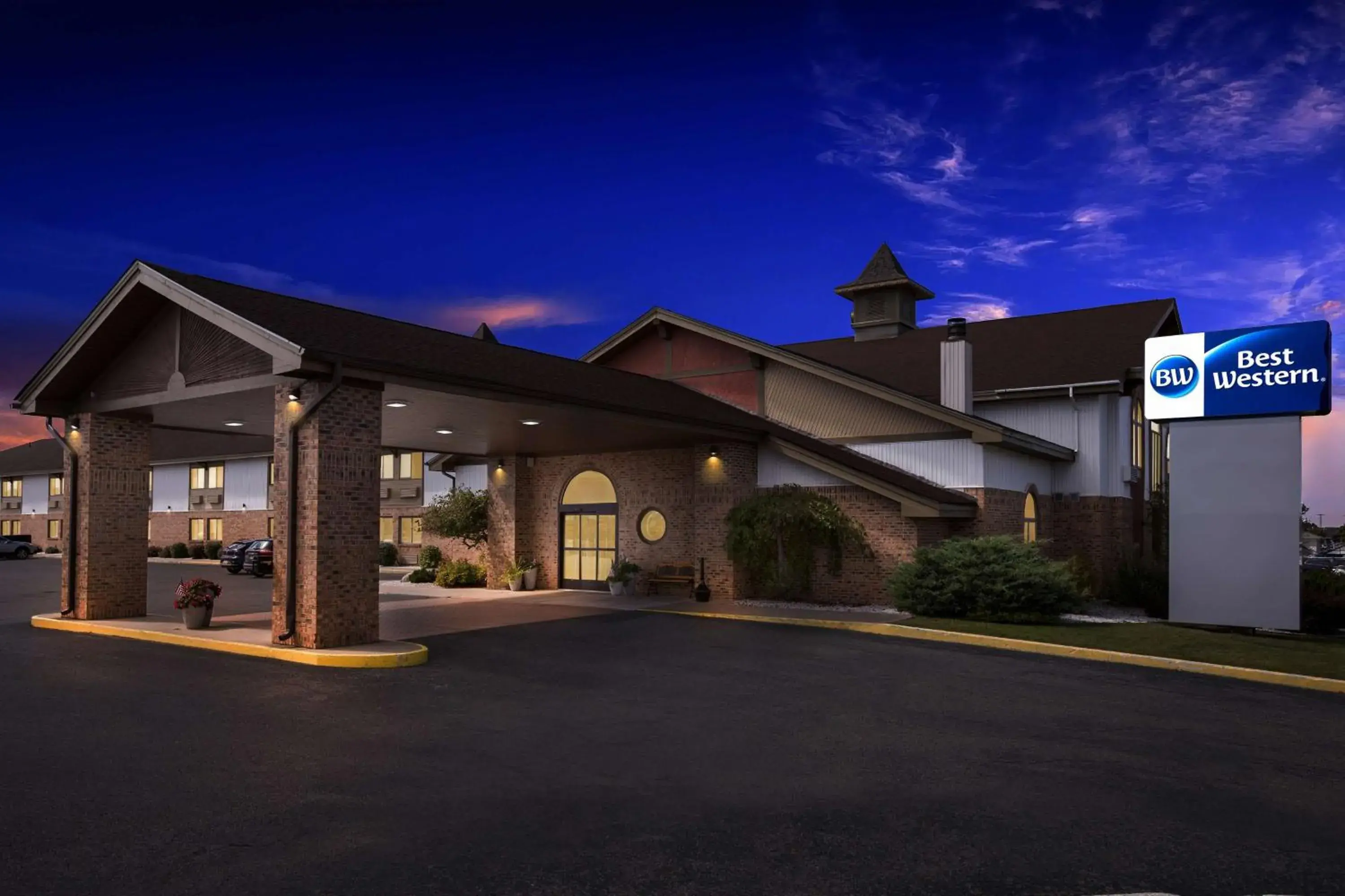 Property building in Best Western Gaylord Property building in Best Western Gaylord