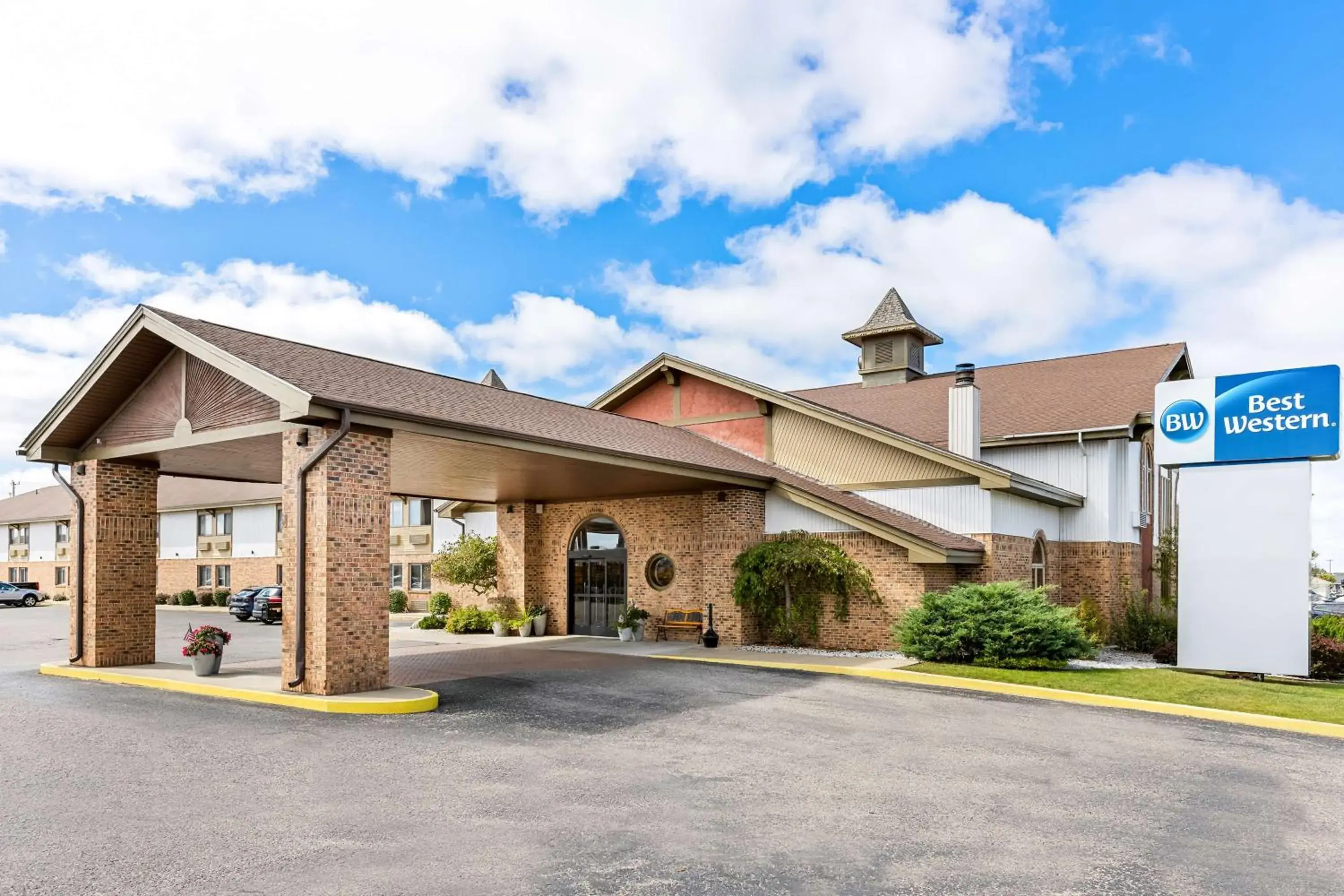 Property building in Best Western Gaylord Property building in Best Western Gaylord