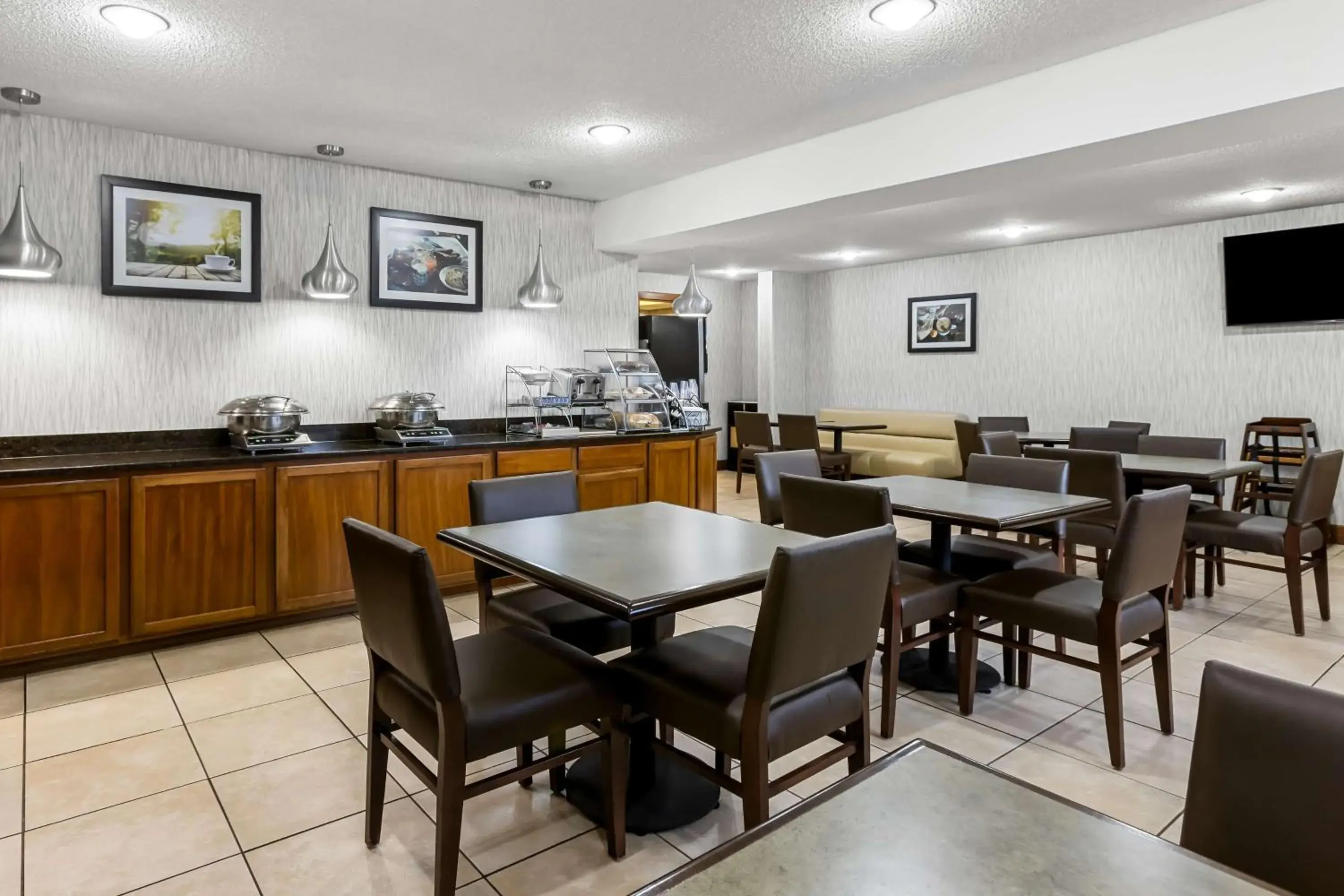 Breakfast in Best Western Gaylord Breakfast in Best Western Gaylord