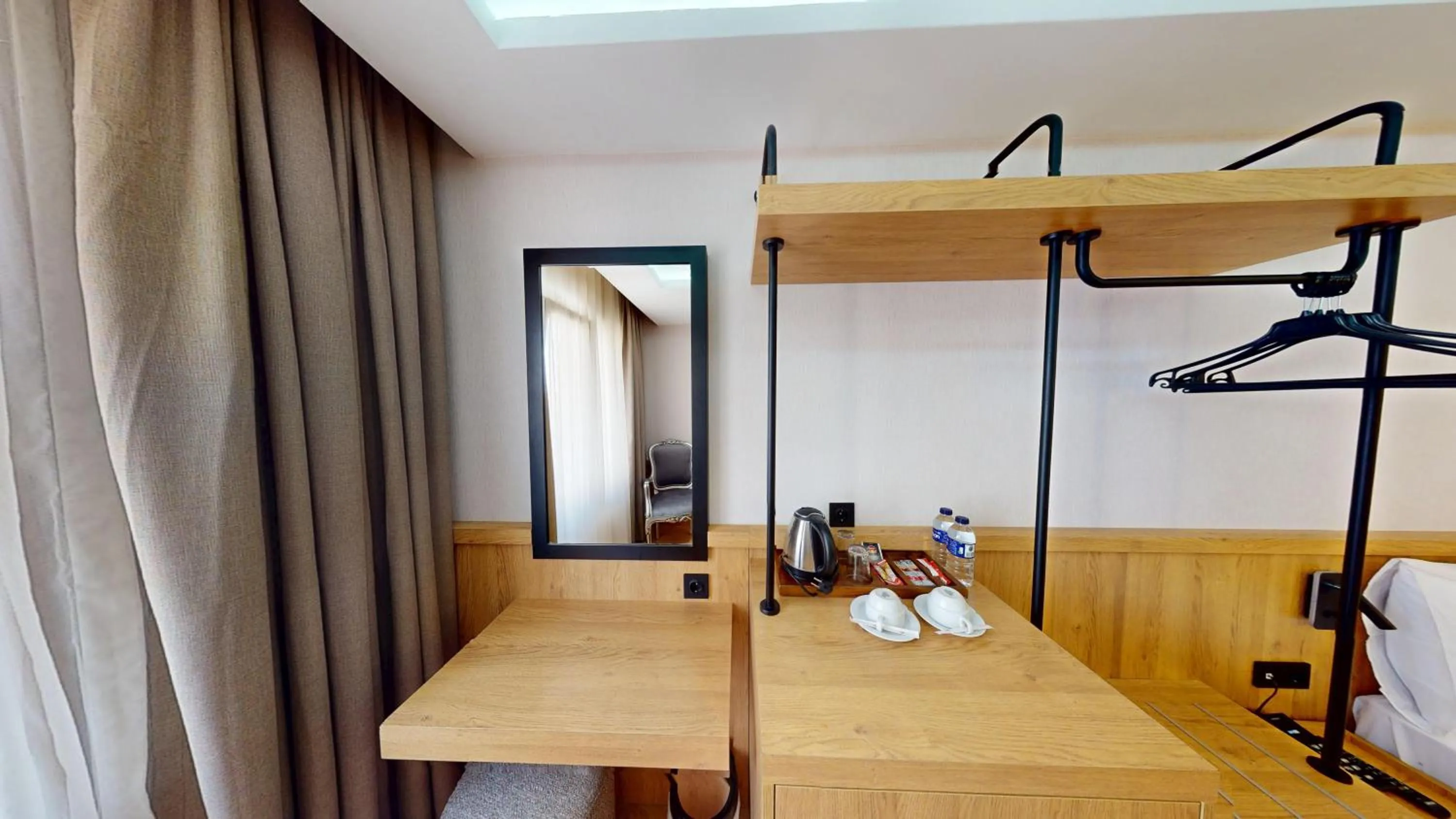 Photo of the whole room in Istanbul River Hotel