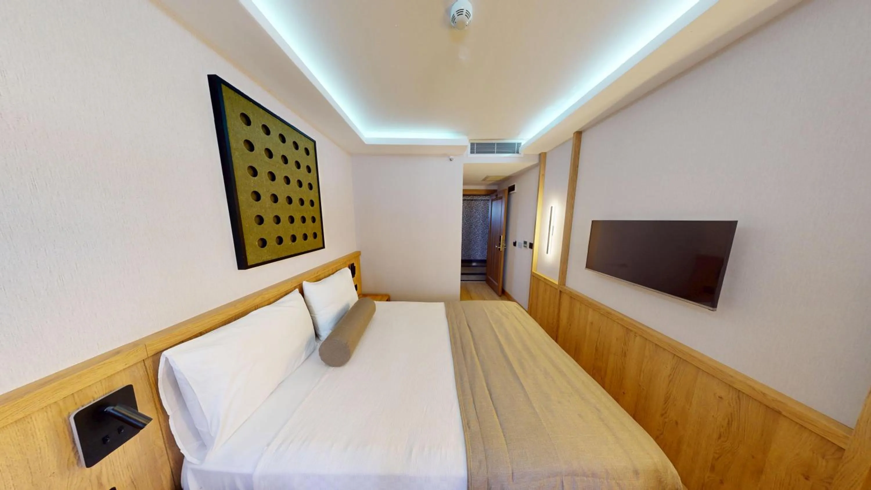 Photo of the whole room, Bed in Istanbul River Hotel