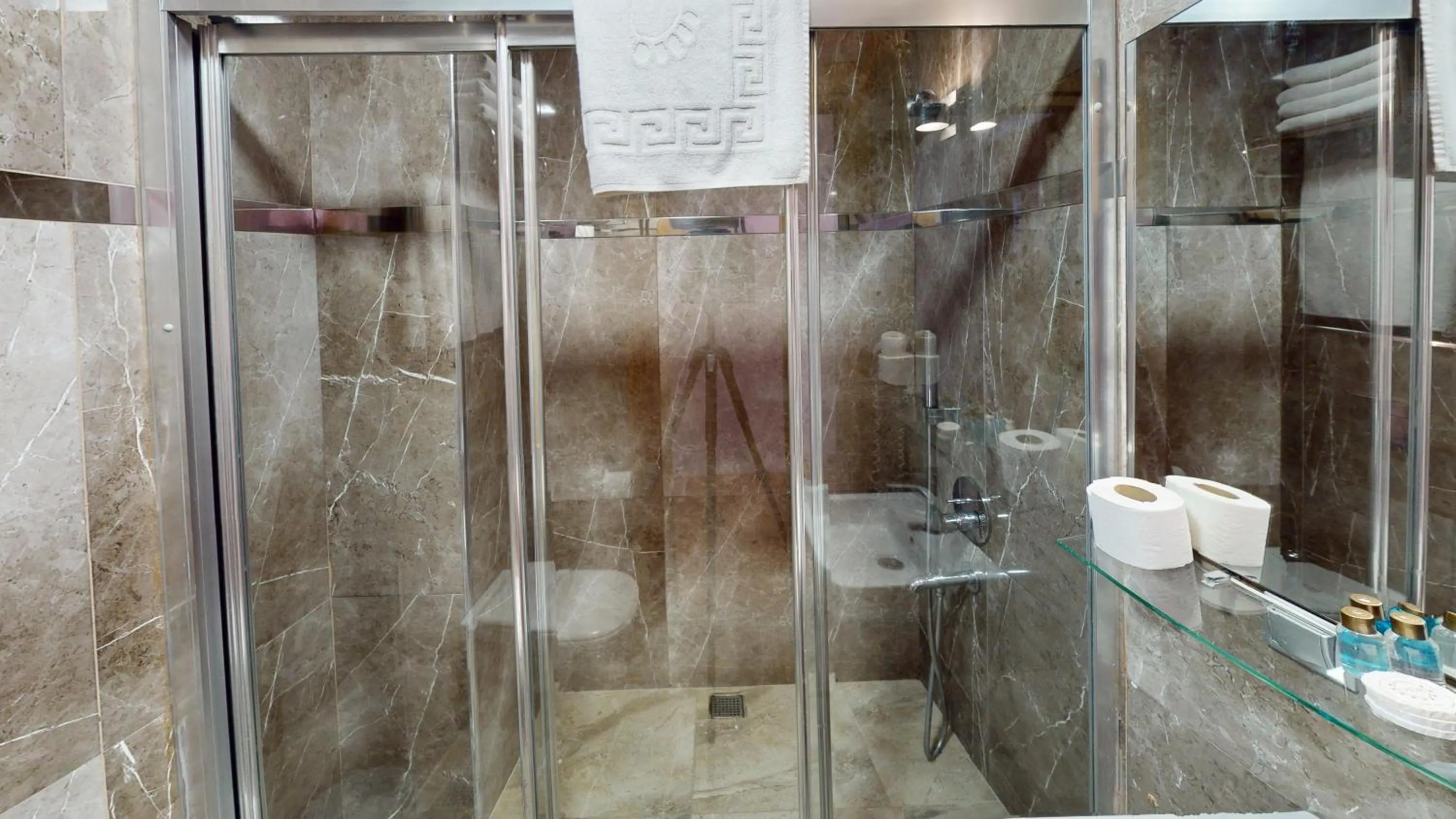 Bathroom in Istanbul River Hotel