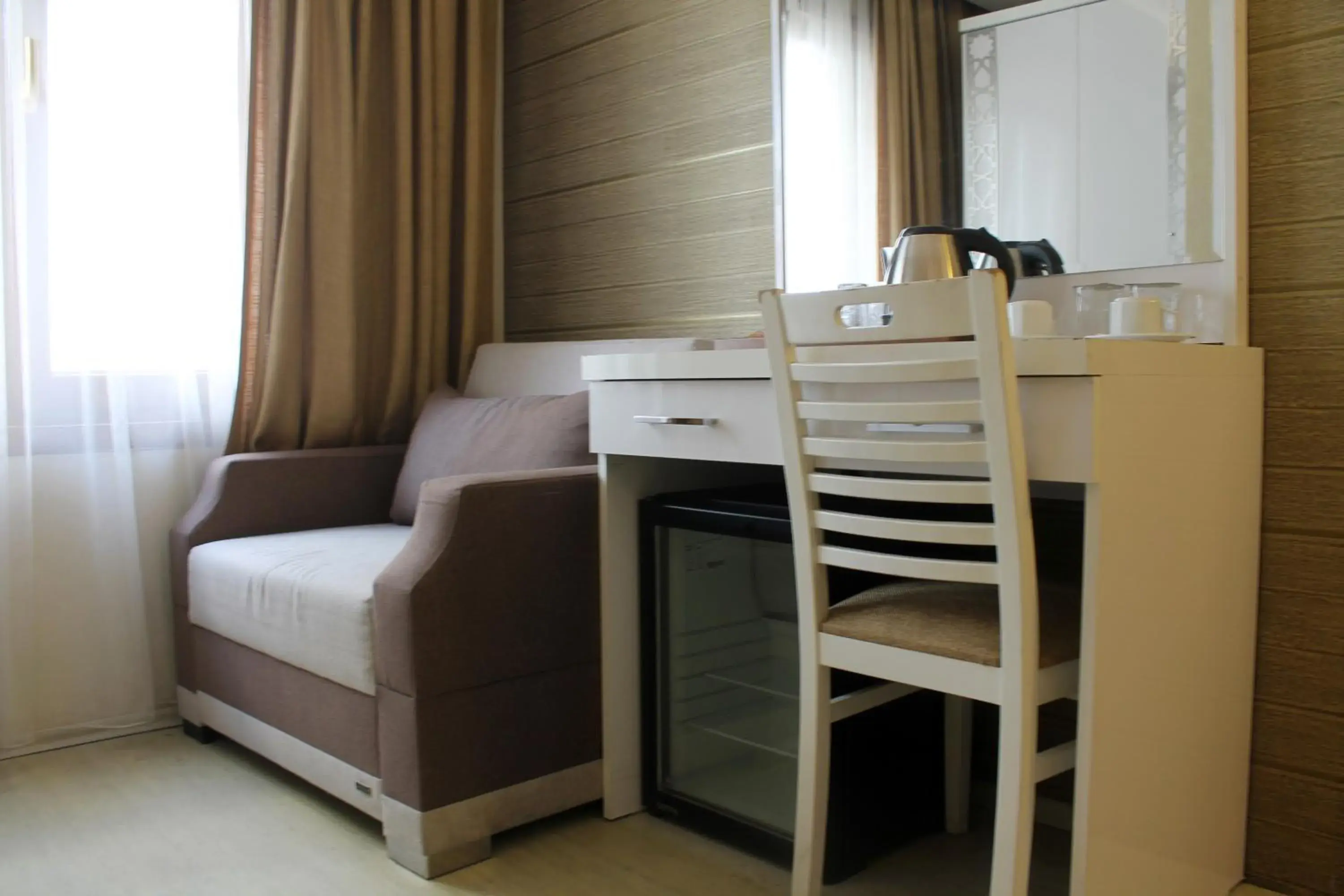 Budget Single Room in Istanbul River Hotel Budget Single Room in Istanbul River Hotel