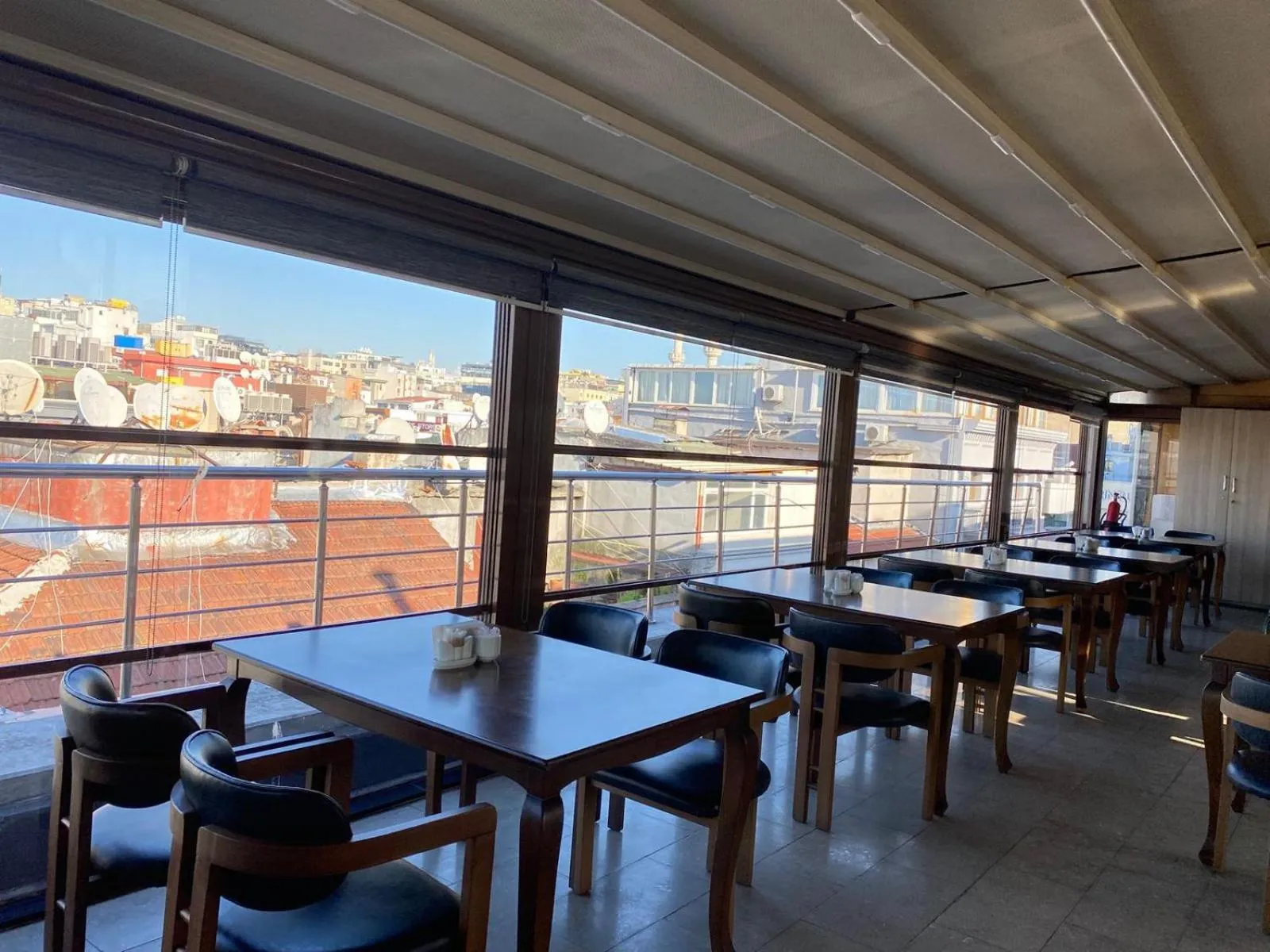 Restaurant/places to eat in Istanbul River Hotel