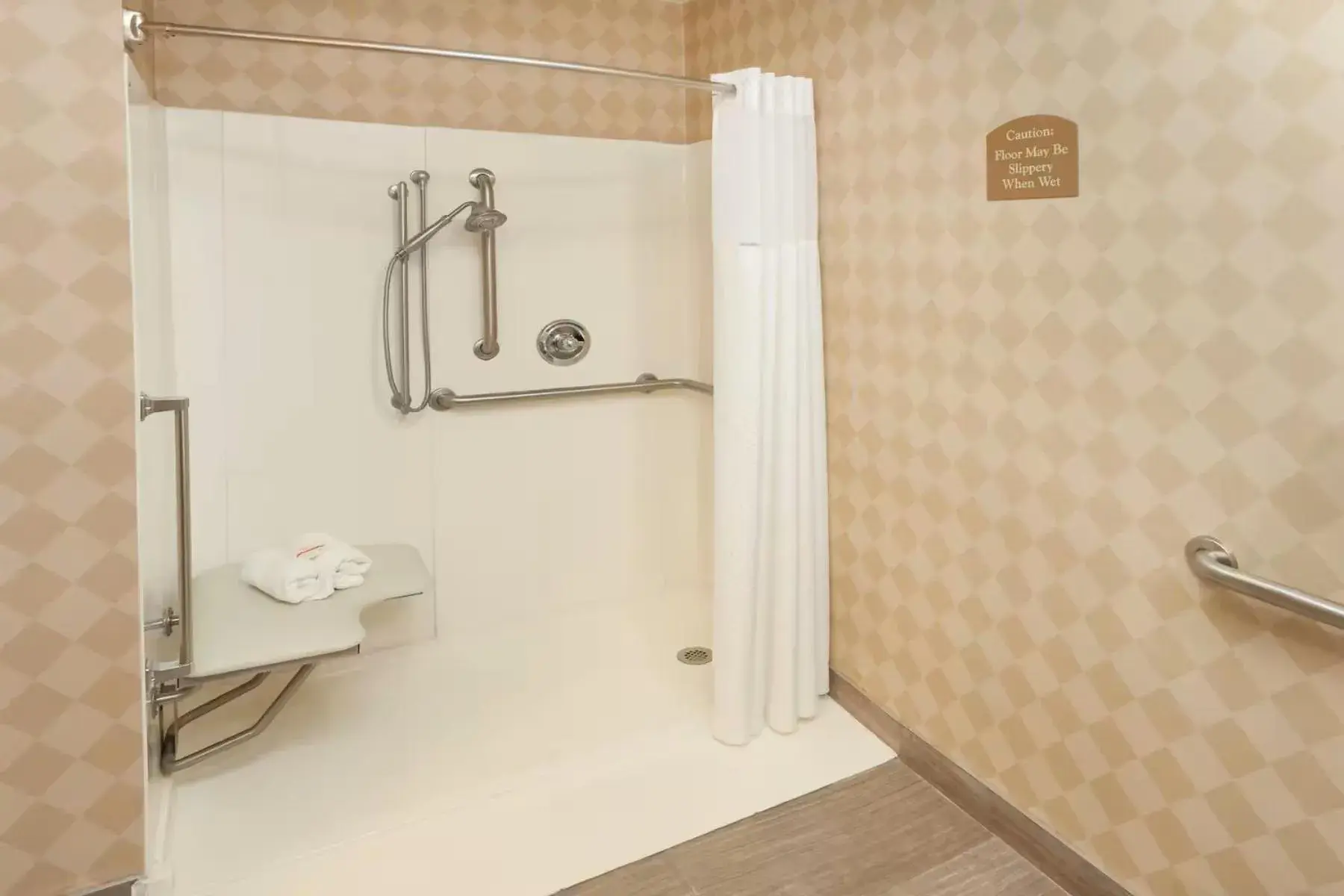 Queen Room - Disability Access/Non-Smoking in Baymont by Wyndham Galesburg Queen Room - Disability Access/Non-Smoking in Baymont by Wyndham Galesburg