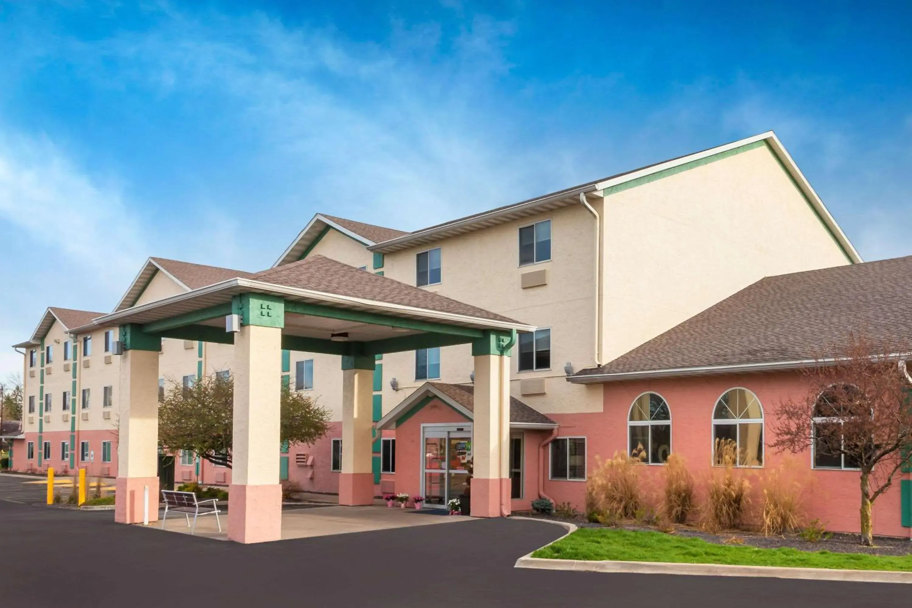 Property building in Baymont by Wyndham Galesburg Property building in Baymont by Wyndham Galesburg