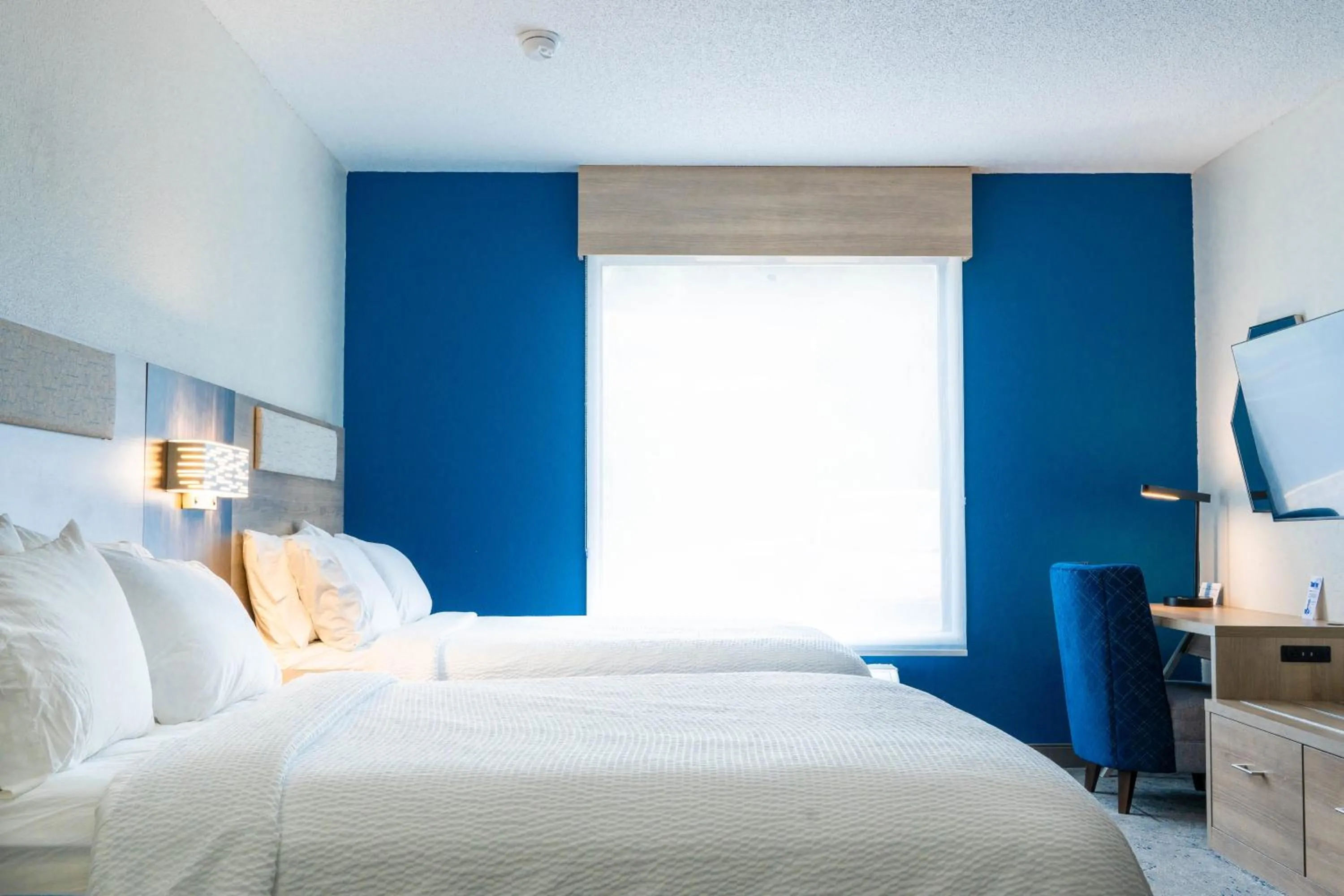 Bed in Holiday Inn Express Hotel & Suites Hiawassee by IHG