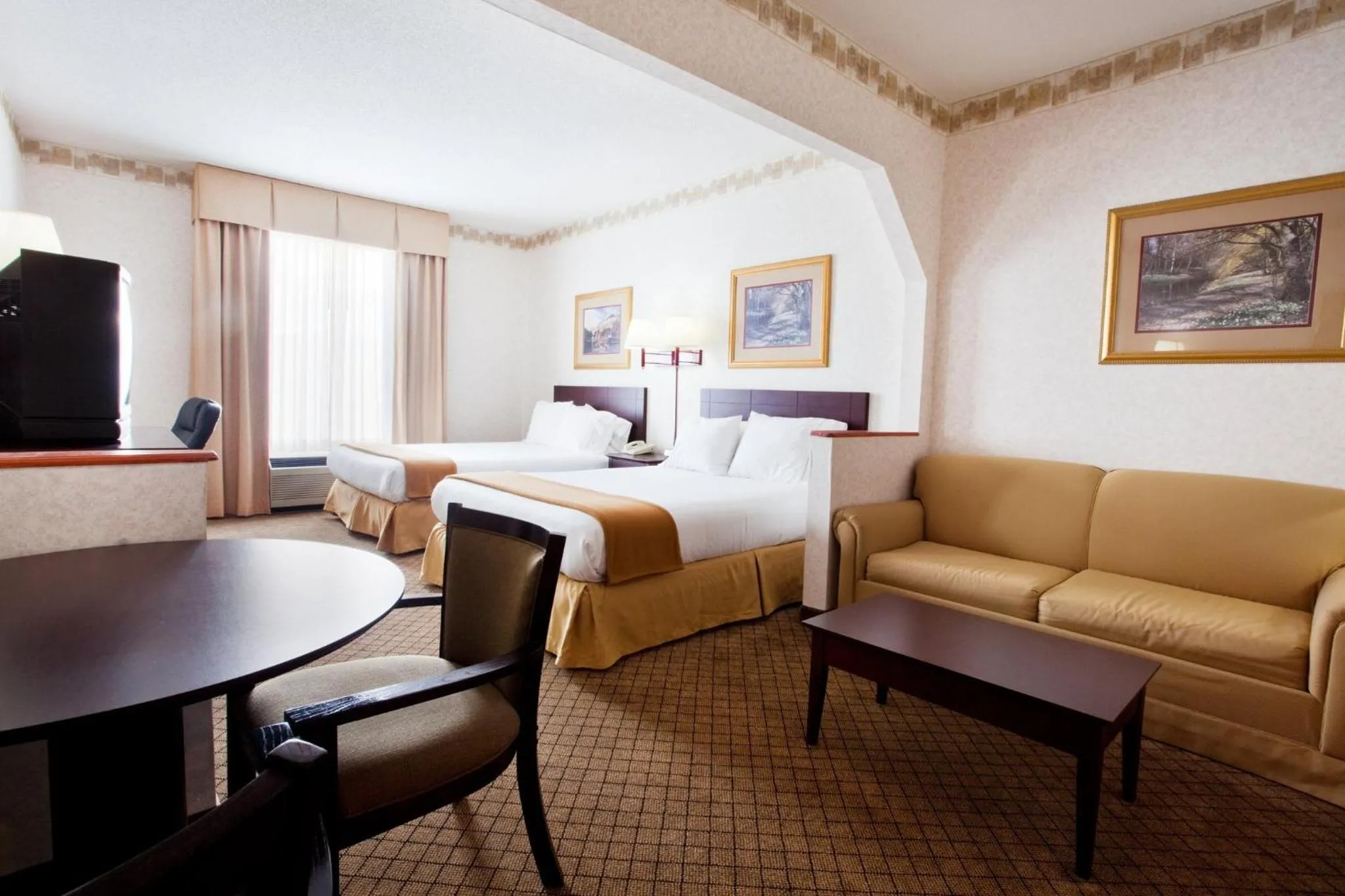 Photo of the whole room, Bed in Holiday Inn Express Hotel & Suites Hiawassee by IHG