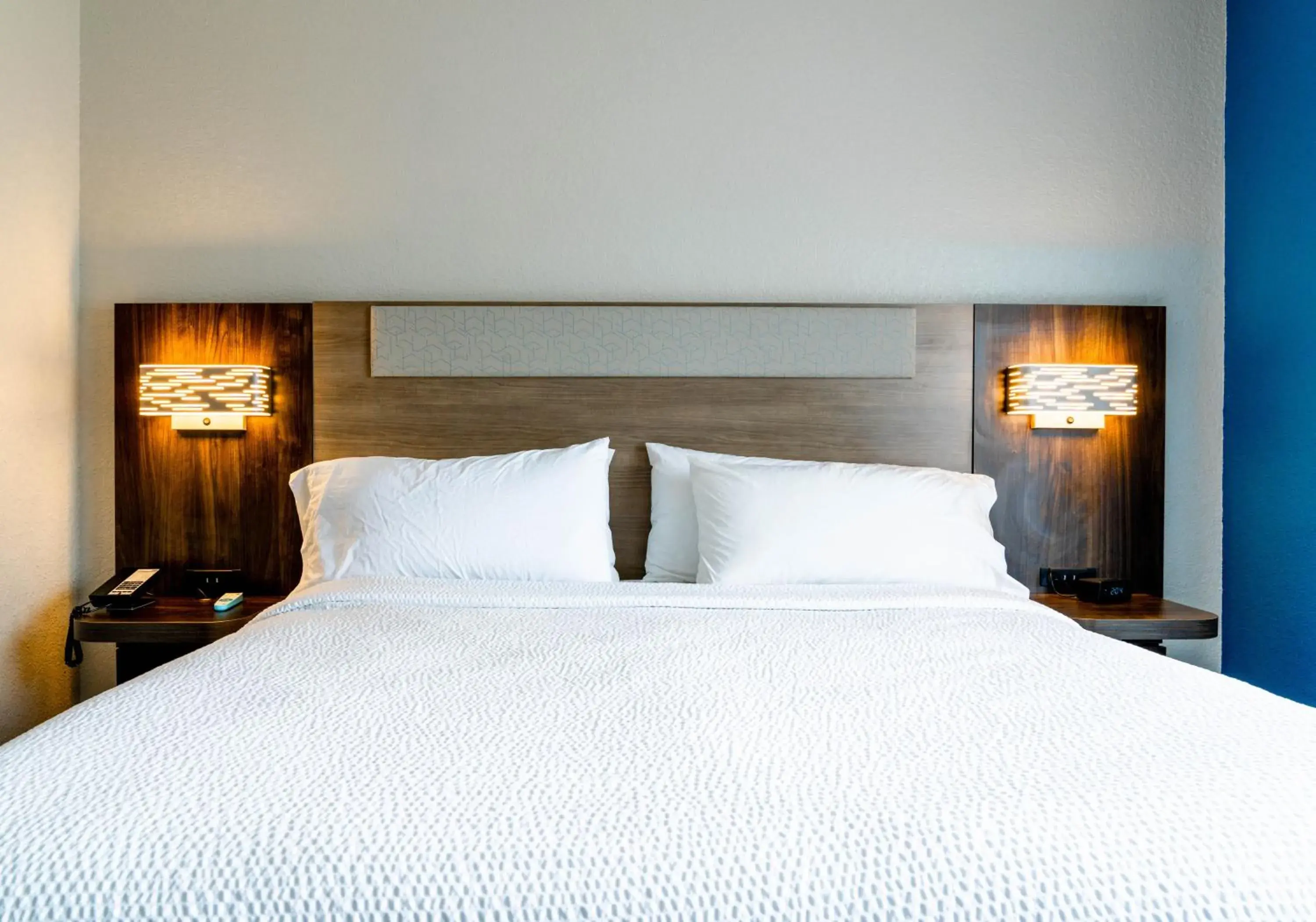 Standard King Room with Accessible Tub - Mobility Access in Holiday Inn Express Hotel & Suites Hiawassee by IHG Standard King Room with Accessible Tub - Mobility Access in Holiday Inn Express Hotel & Suites Hiawassee by IHG