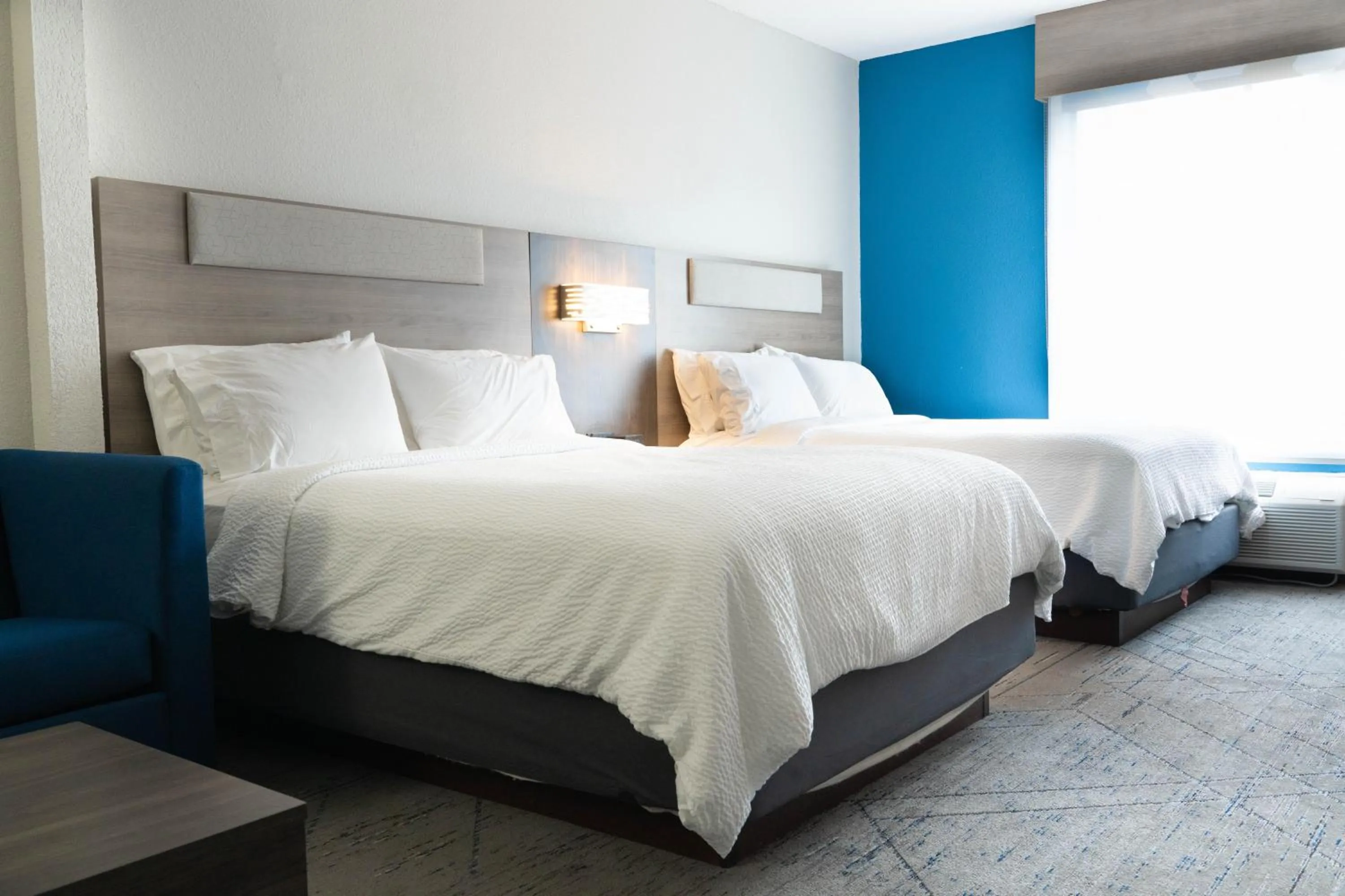 Bed in Holiday Inn Express Hotel & Suites Hiawassee by IHG