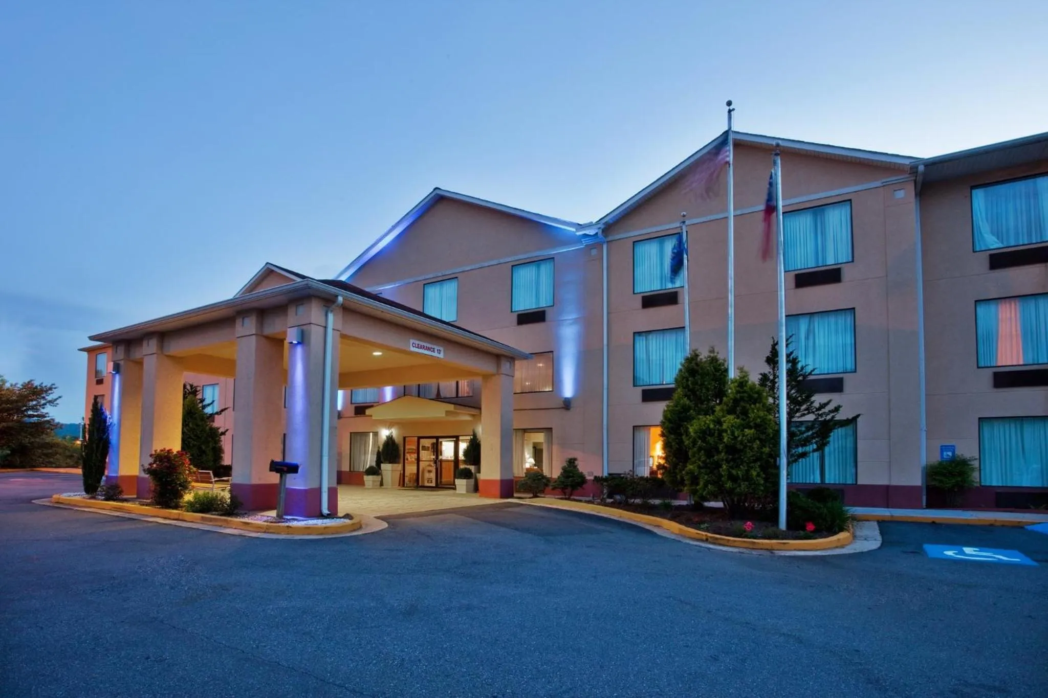 Property building in Holiday Inn Express Hotel & Suites Hiawassee by IHG