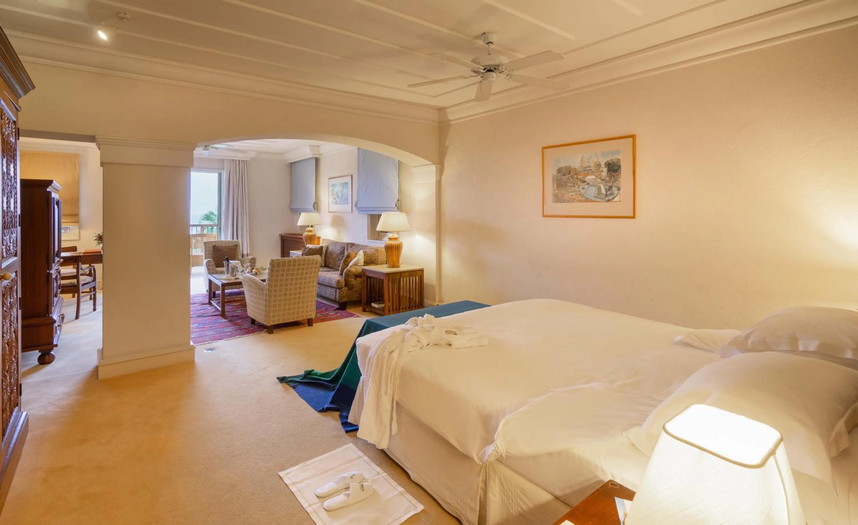 Photo of the whole room, Bed in Columbia Beach Resort