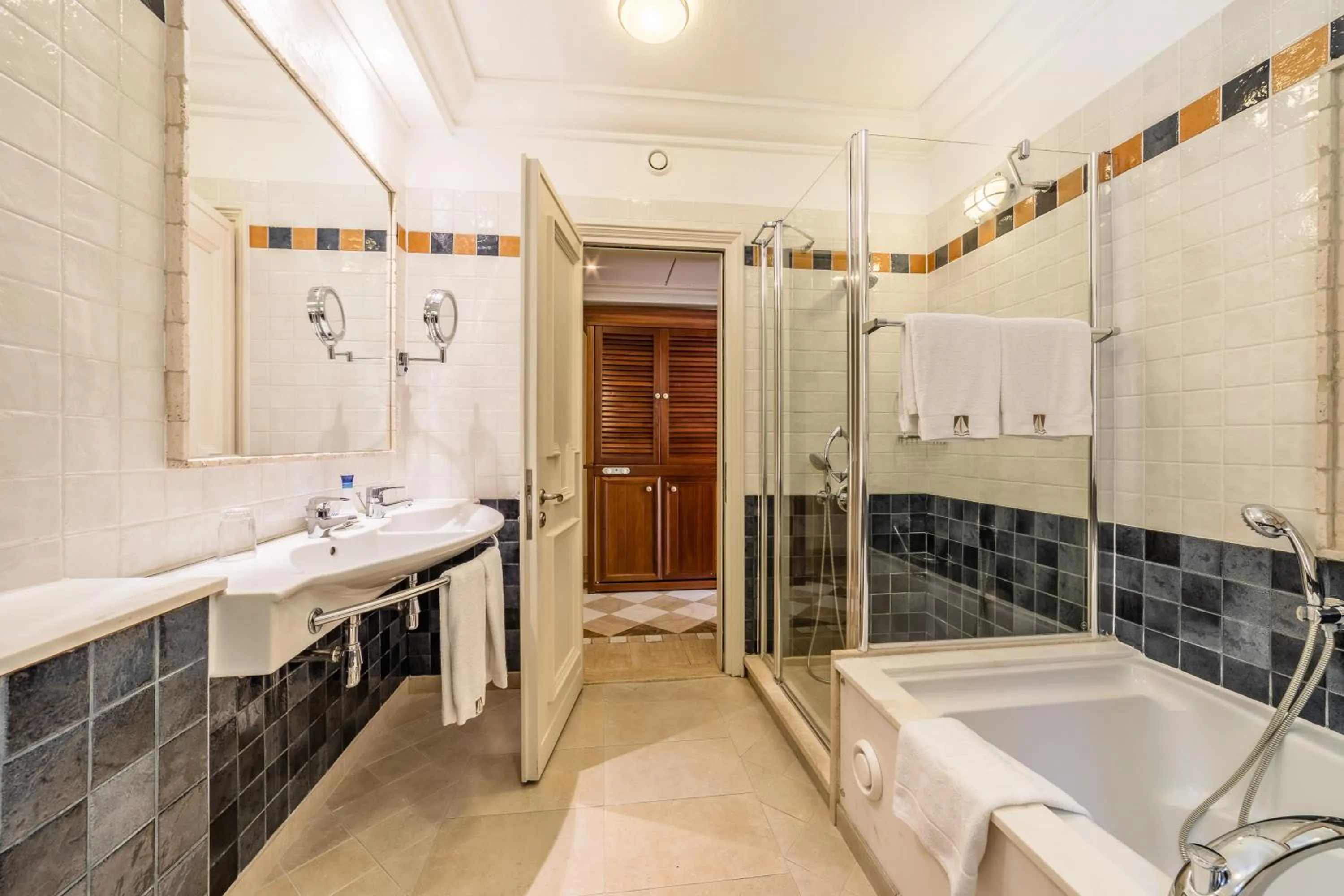 Bathroom in Columbia Beach Resort