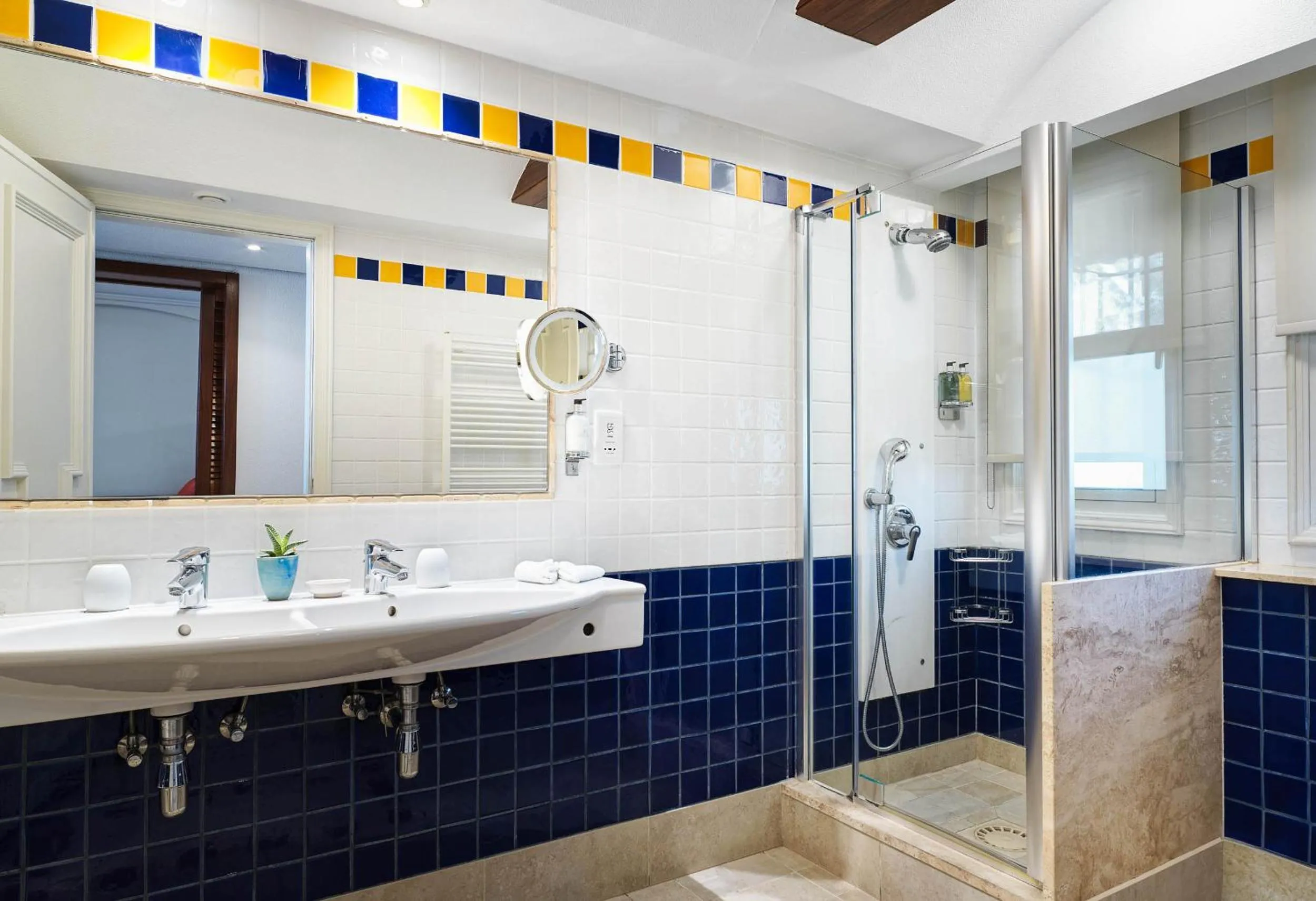 Bathroom in Columbia Beach Resort