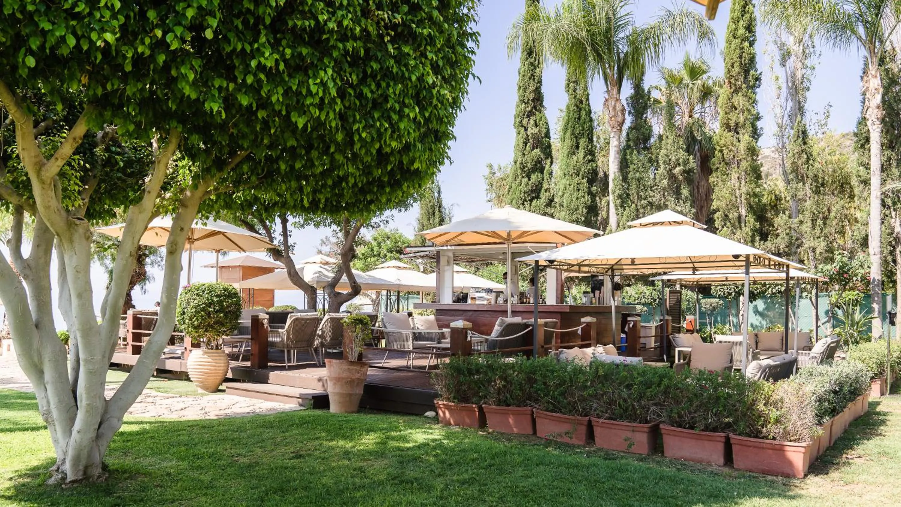 Restaurant/places to eat in Columbia Beach Resort