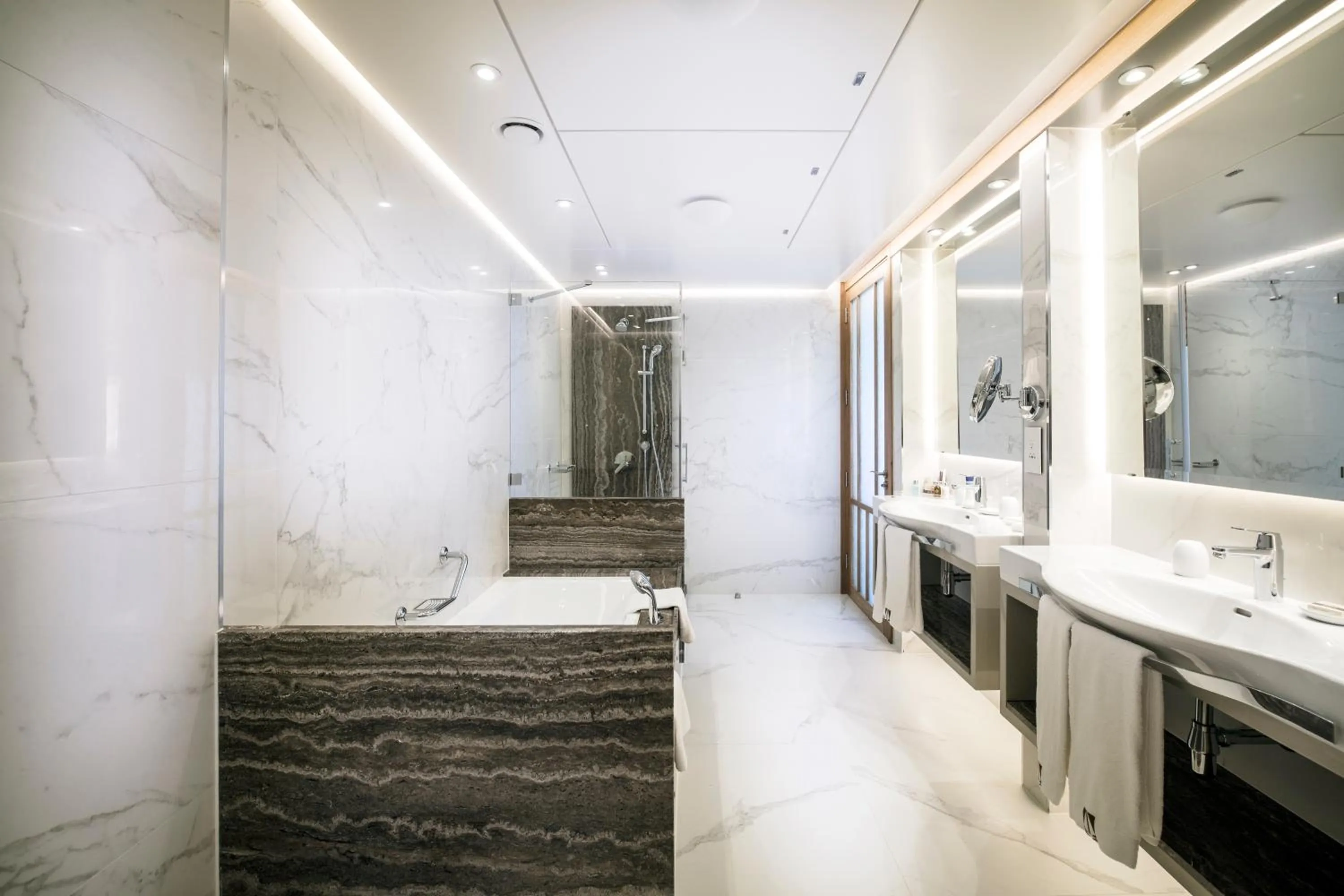 Shower in Columbia Beach Resort