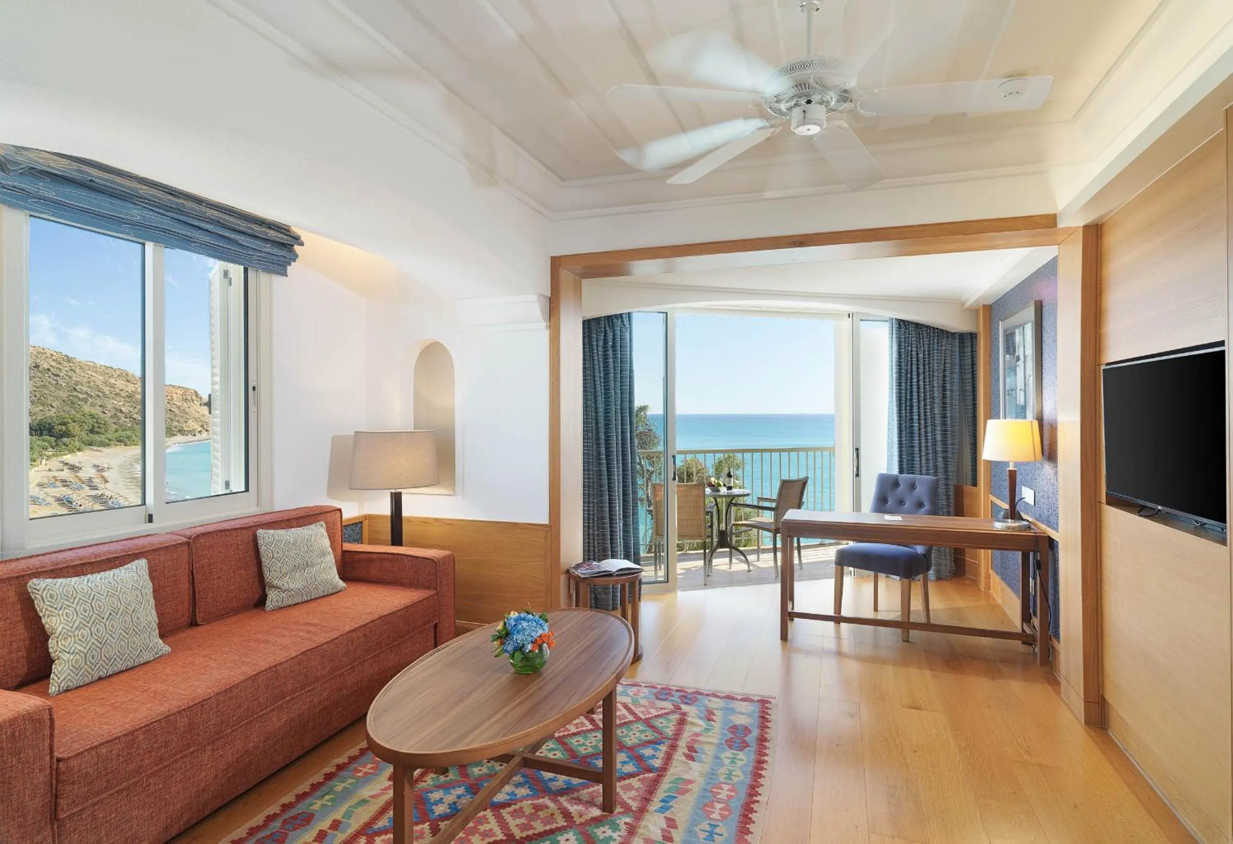 Living room in Columbia Beach Resort