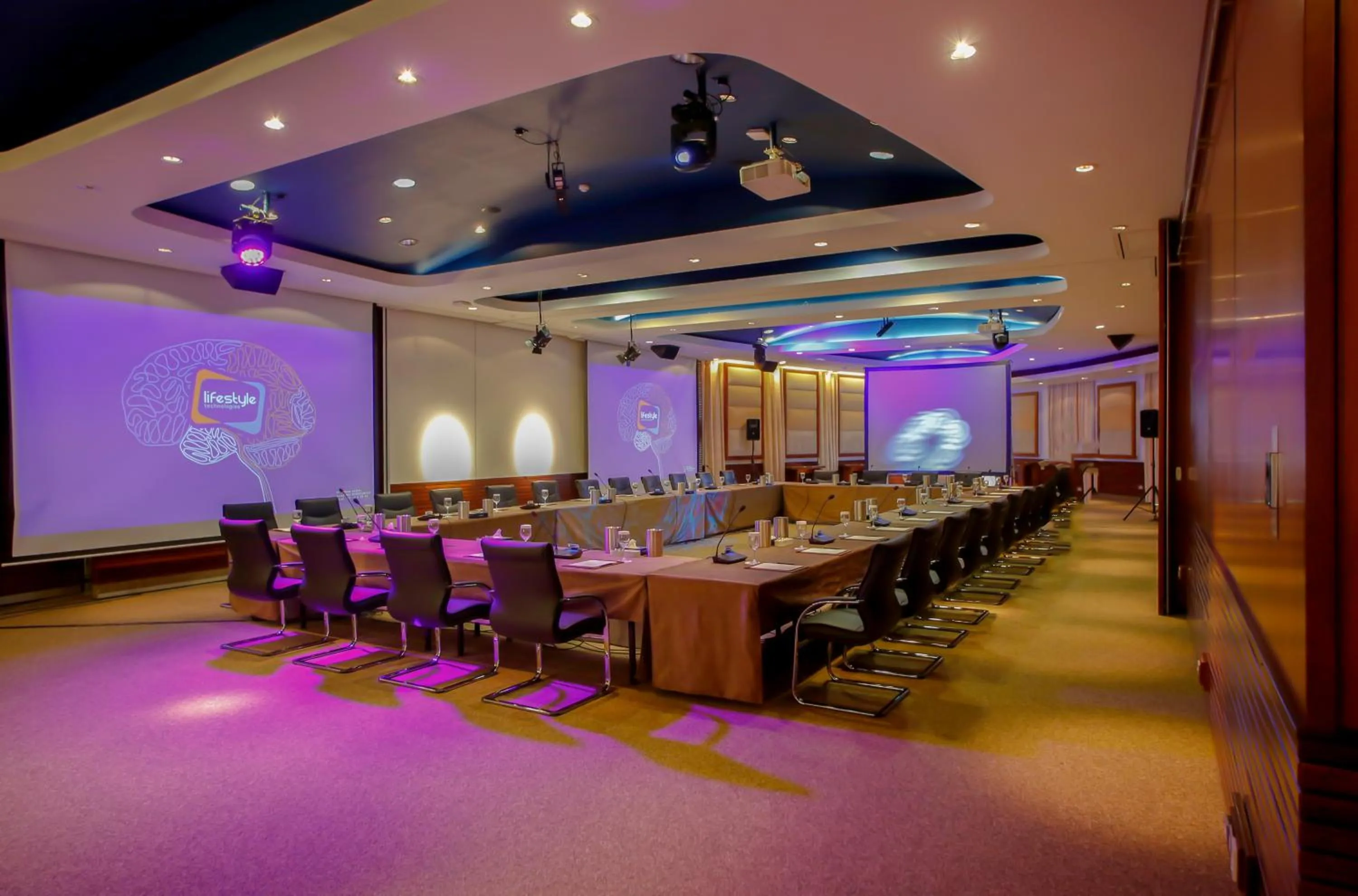 TV and multimedia in Columbia Beach Resort