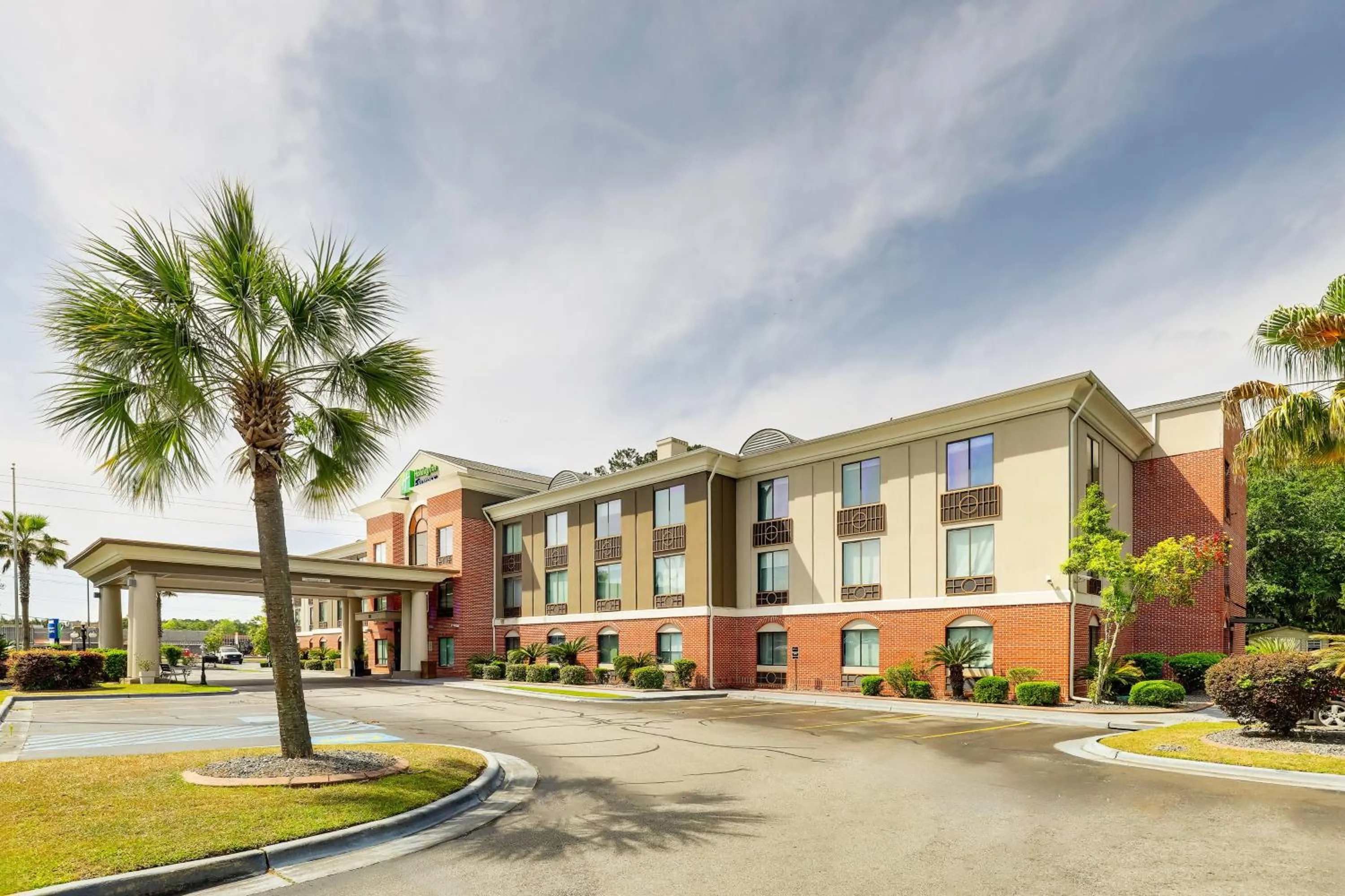 Property building in Holiday Inn Express Hotel & Suites Hinesville by IHG