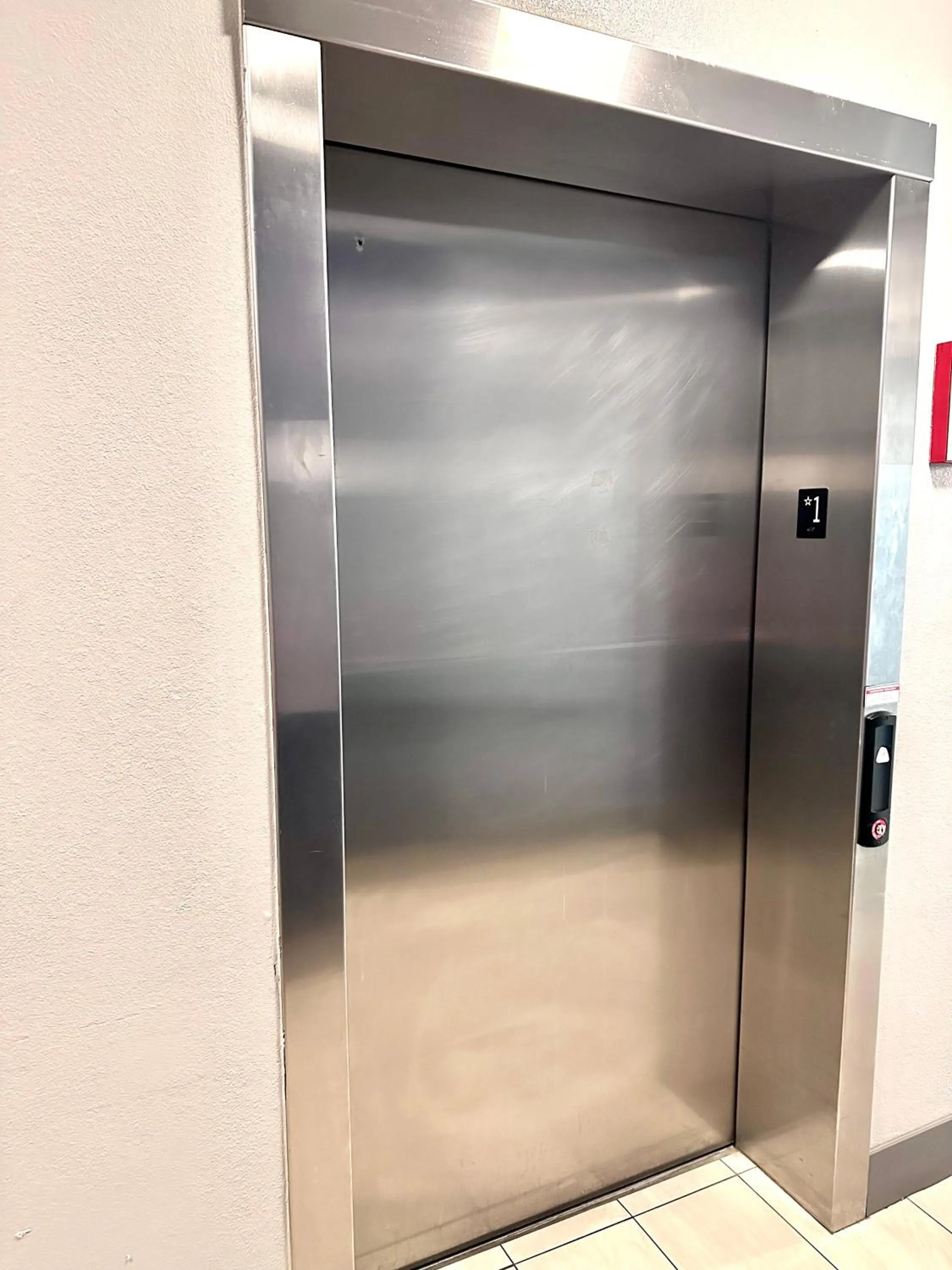 elevator in Holiday Inn Express Hotel & Suites Hinesville by IHG