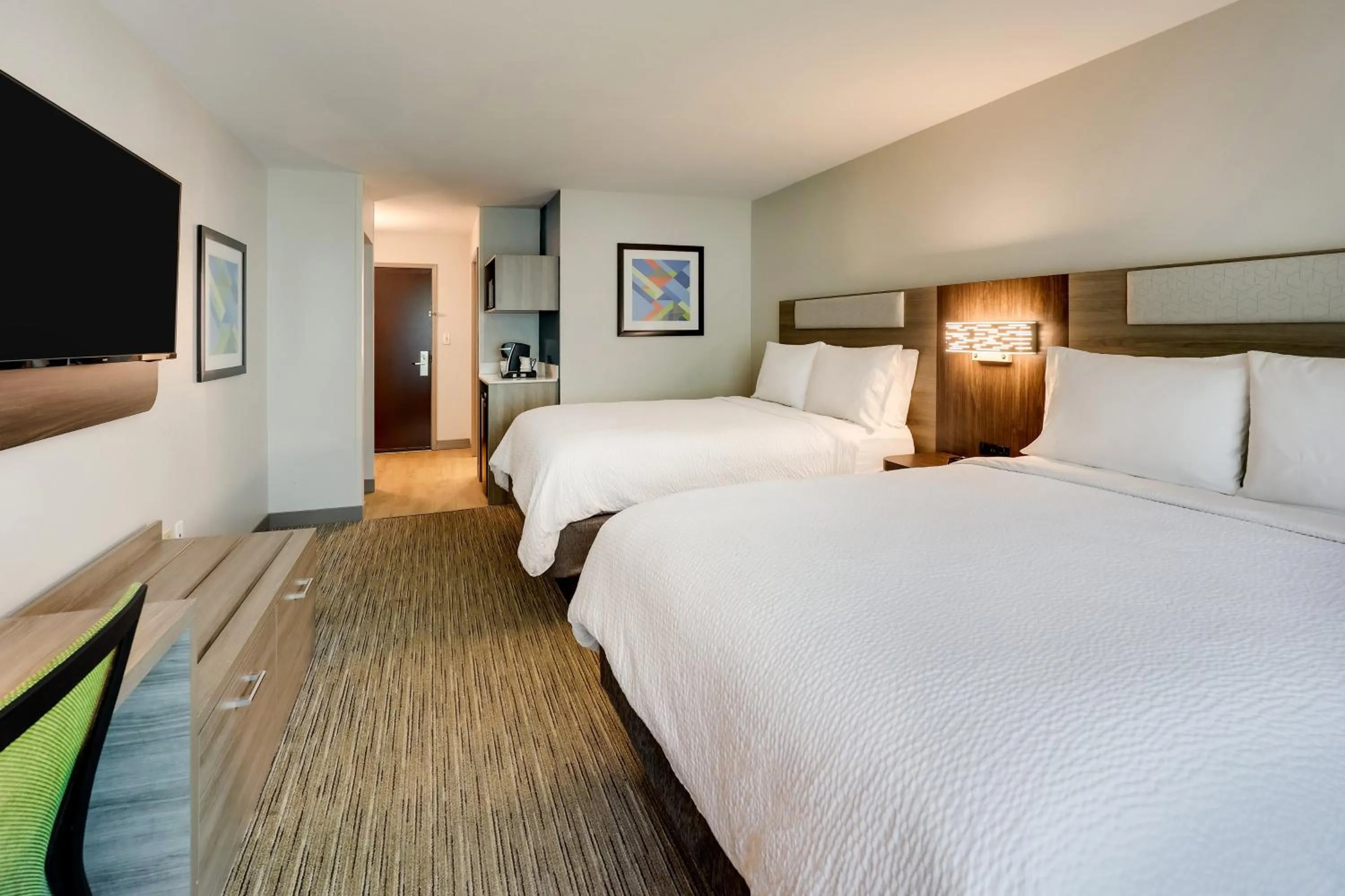 Photo of the whole room, Bed in Holiday Inn Express Hotel & Suites Hinesville by IHG
