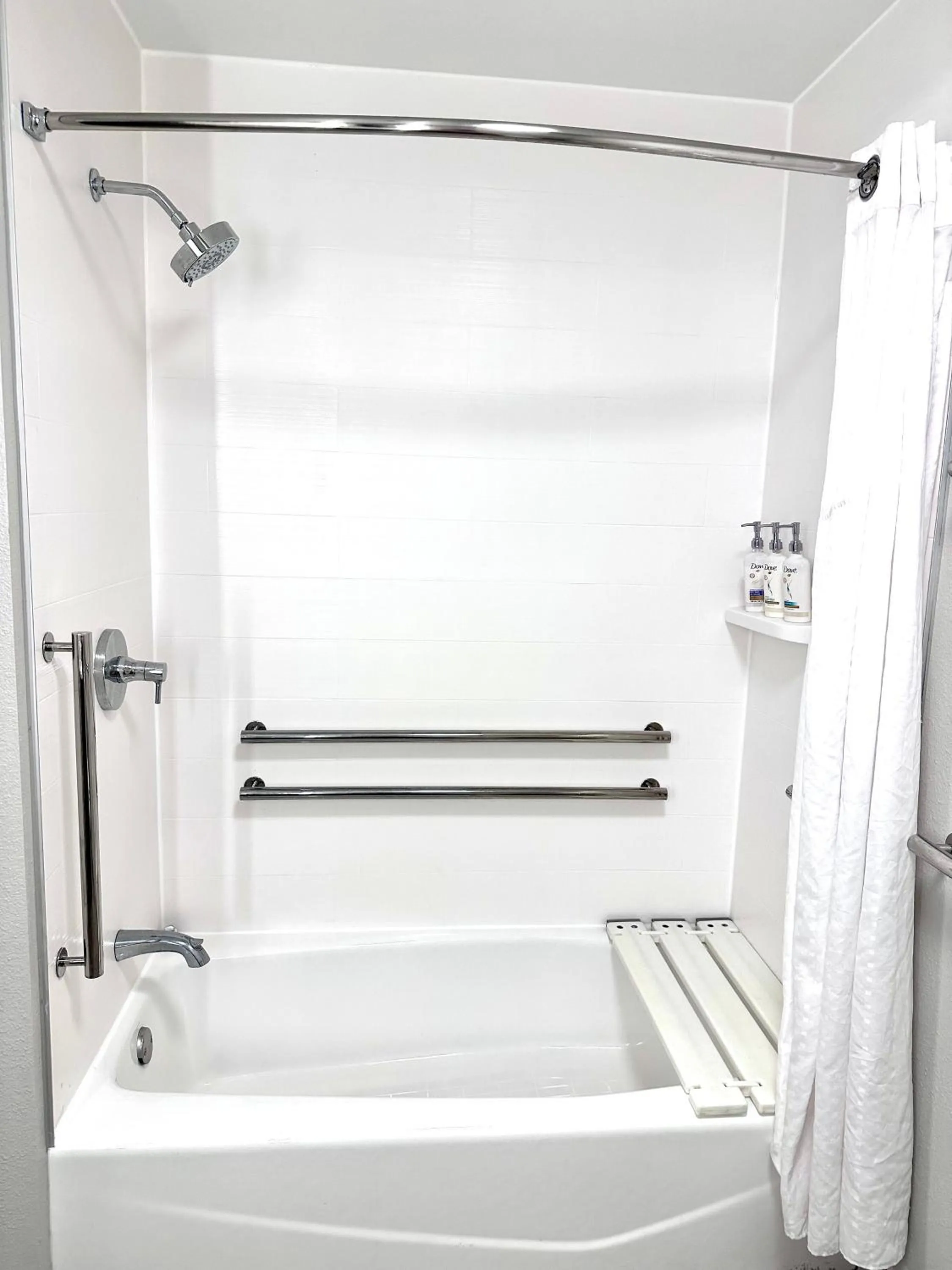 Bathroom in Holiday Inn Express Hotel & Suites Hinesville by IHG