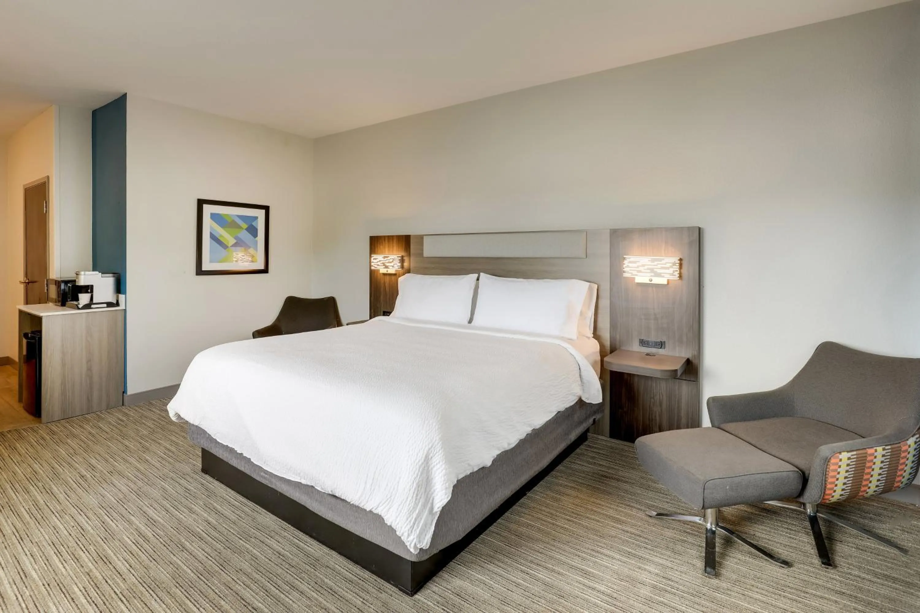 Photo of the whole room, Bed in Holiday Inn Express Hotel & Suites Hinesville by IHG