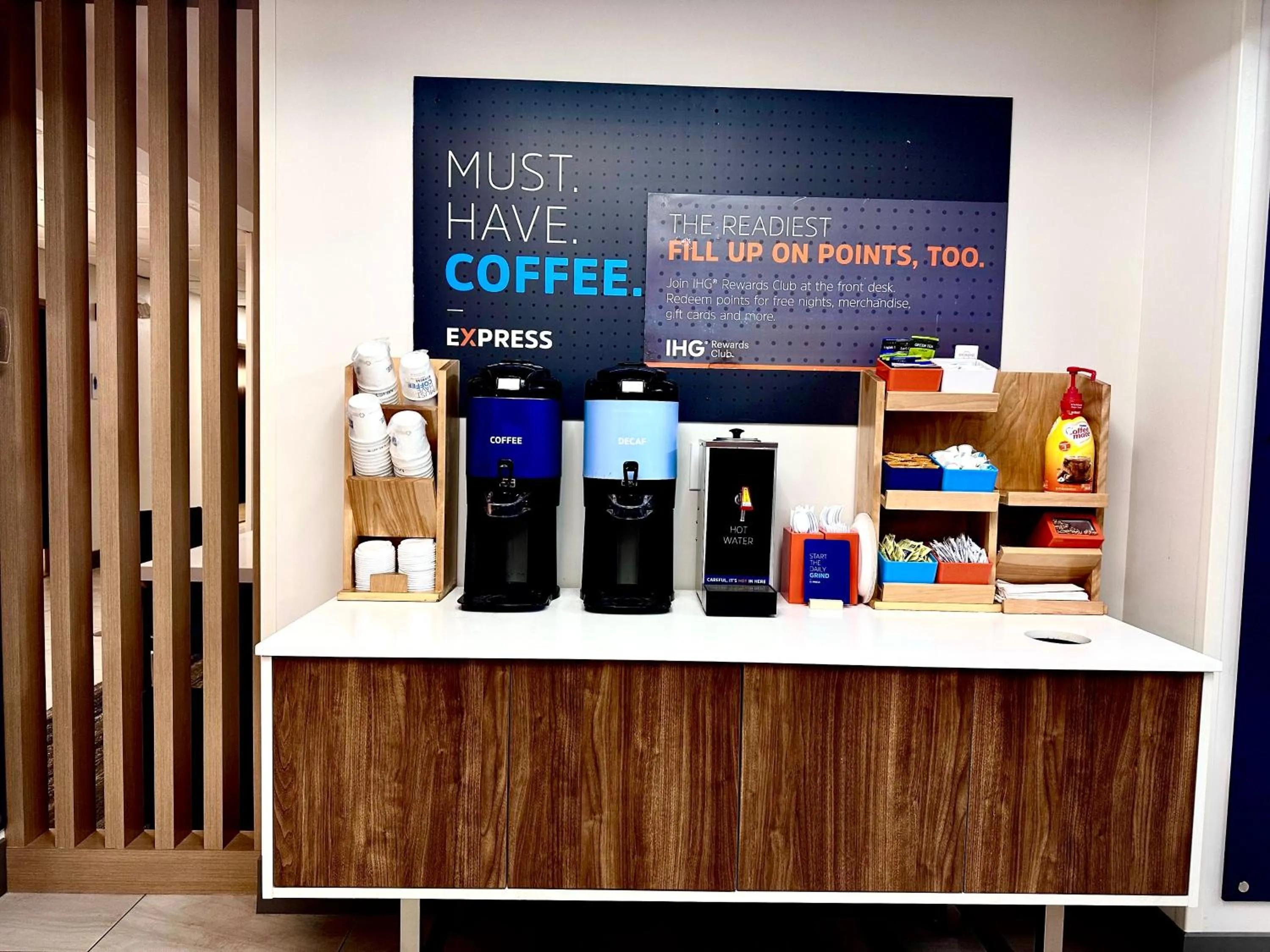 Coffee/tea facilities in Holiday Inn Express Hotel & Suites Hinesville by IHG
