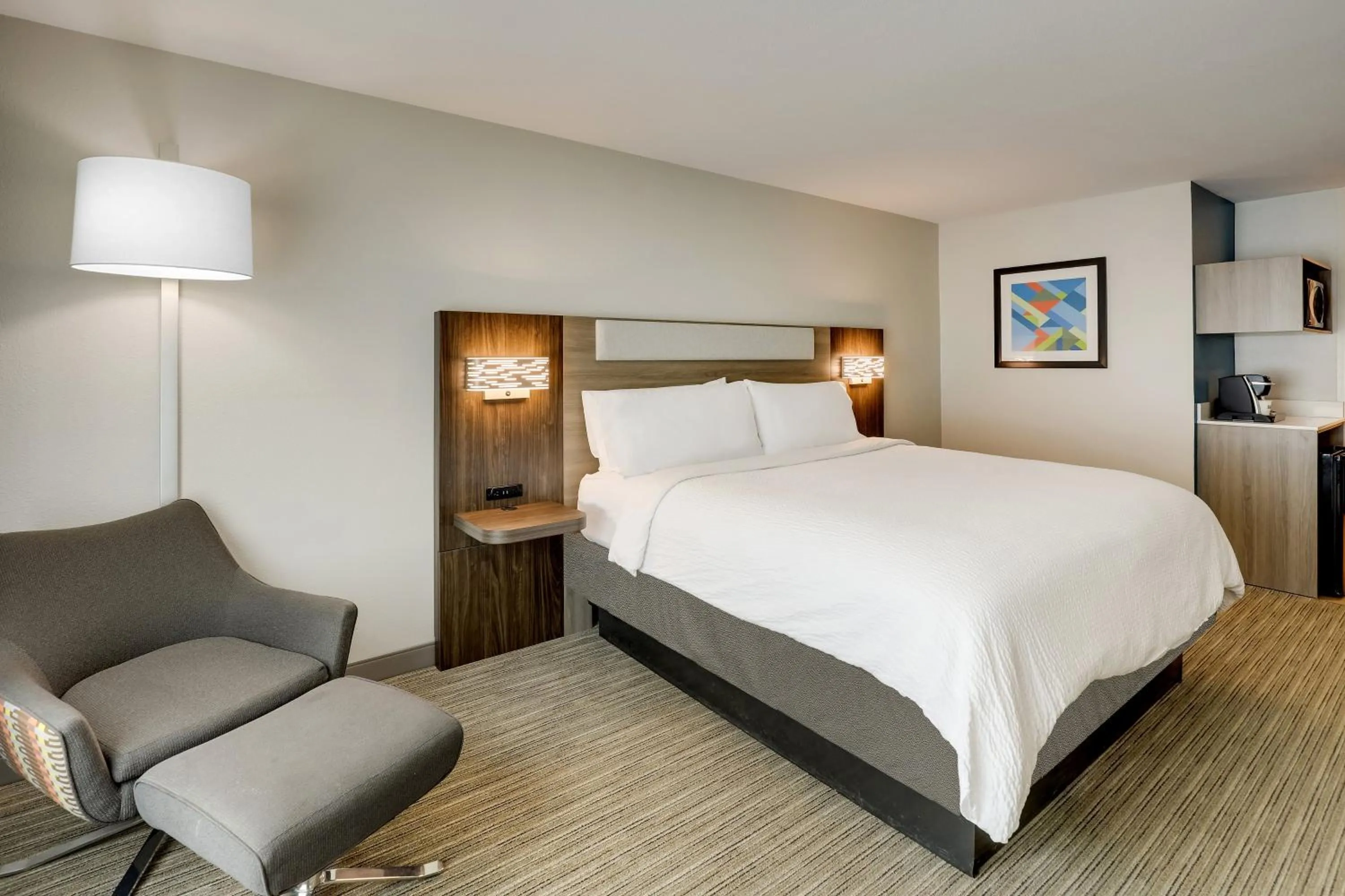 Photo of the whole room, Bed in Holiday Inn Express Hotel & Suites Hinesville by IHG