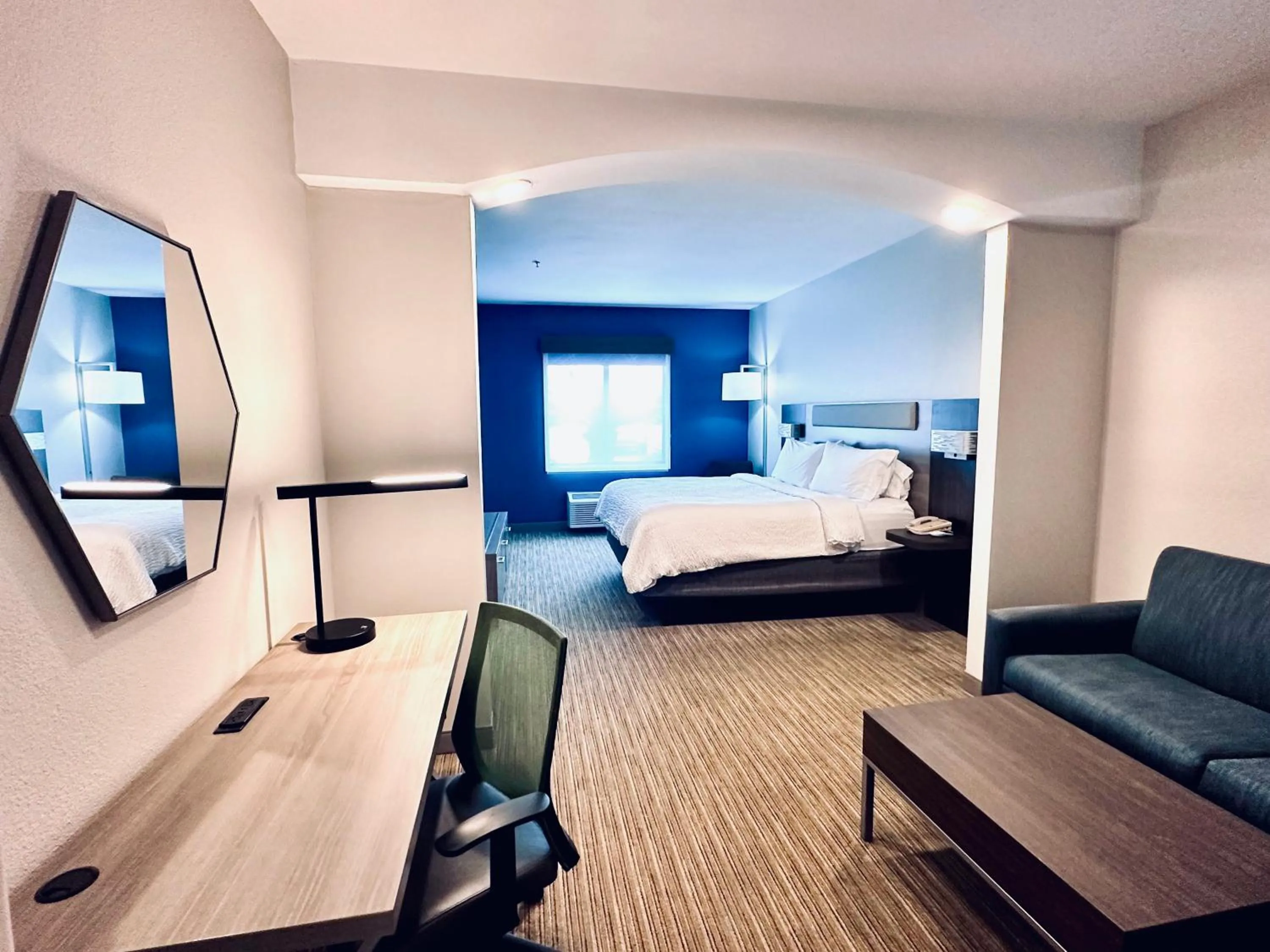 Bed in Holiday Inn Express Hotel & Suites Hinesville by IHG