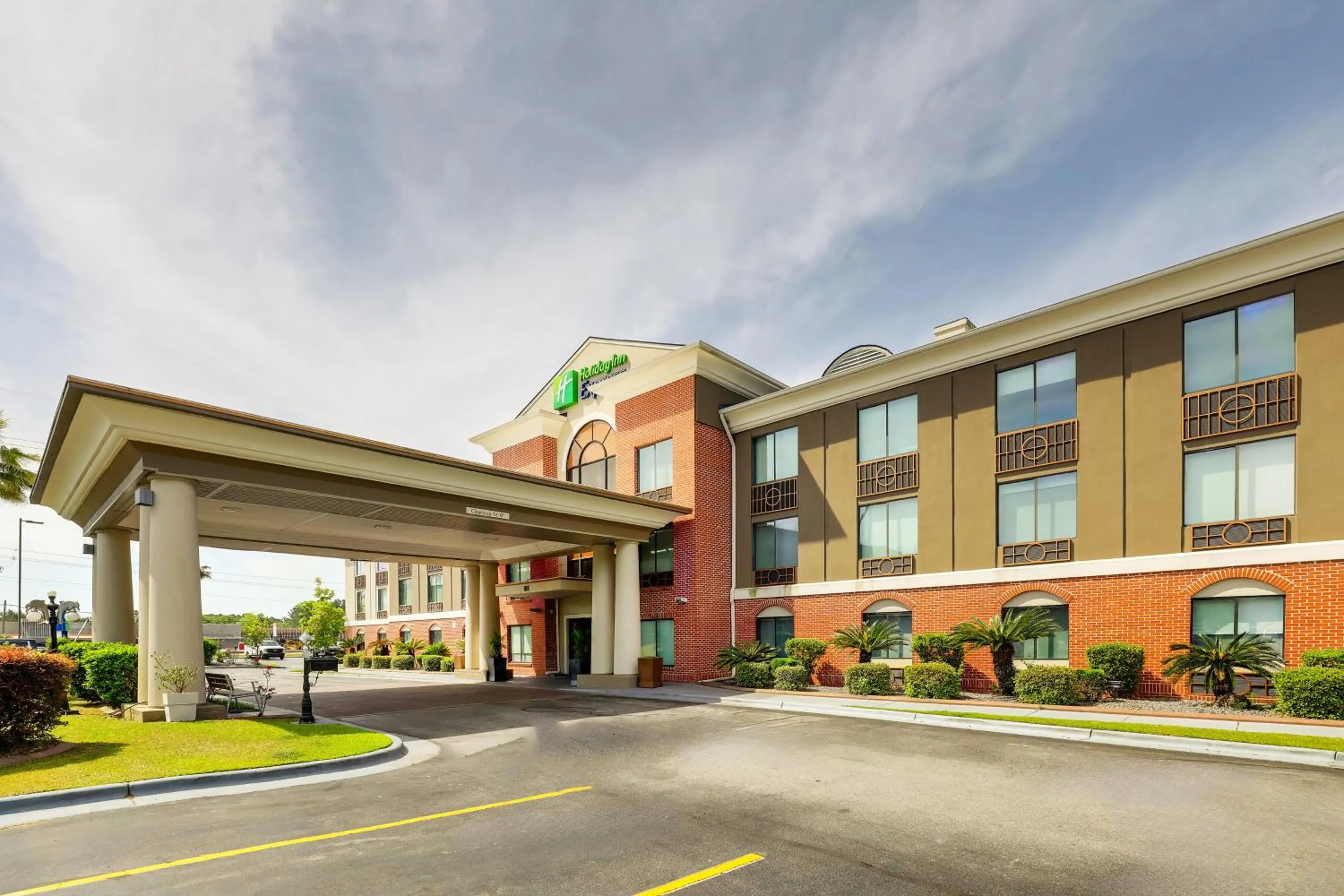 Property building in Holiday Inn Express Hotel & Suites Hinesville by IHG