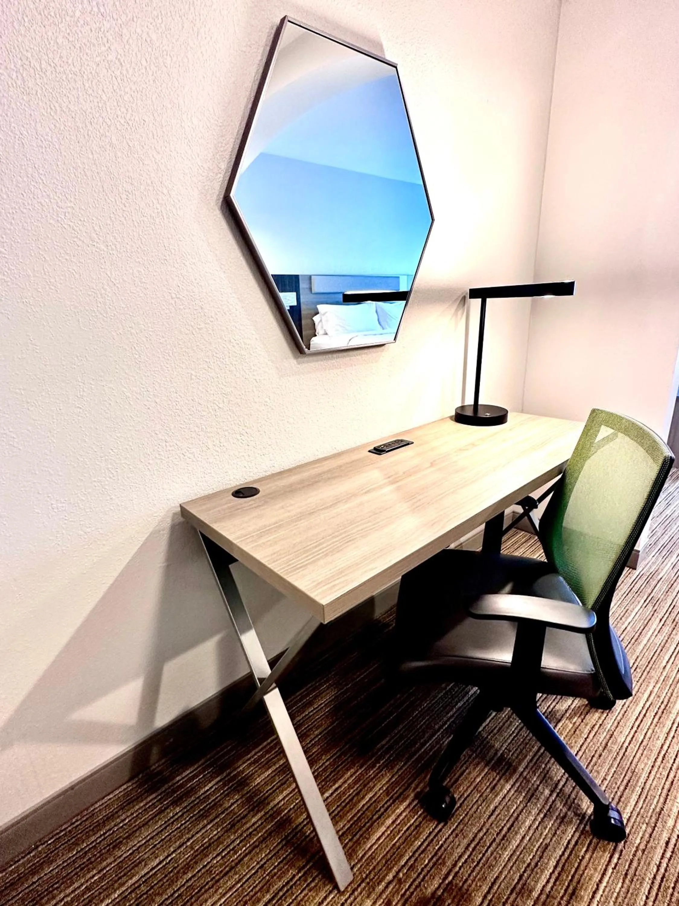 Living room in Holiday Inn Express Hotel & Suites Hinesville by IHG