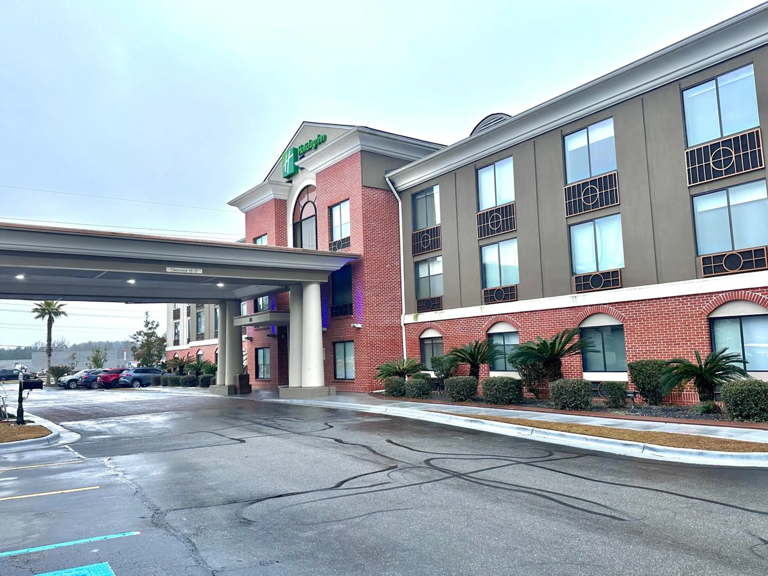 Property building in Holiday Inn Express Hotel & Suites Hinesville by IHG