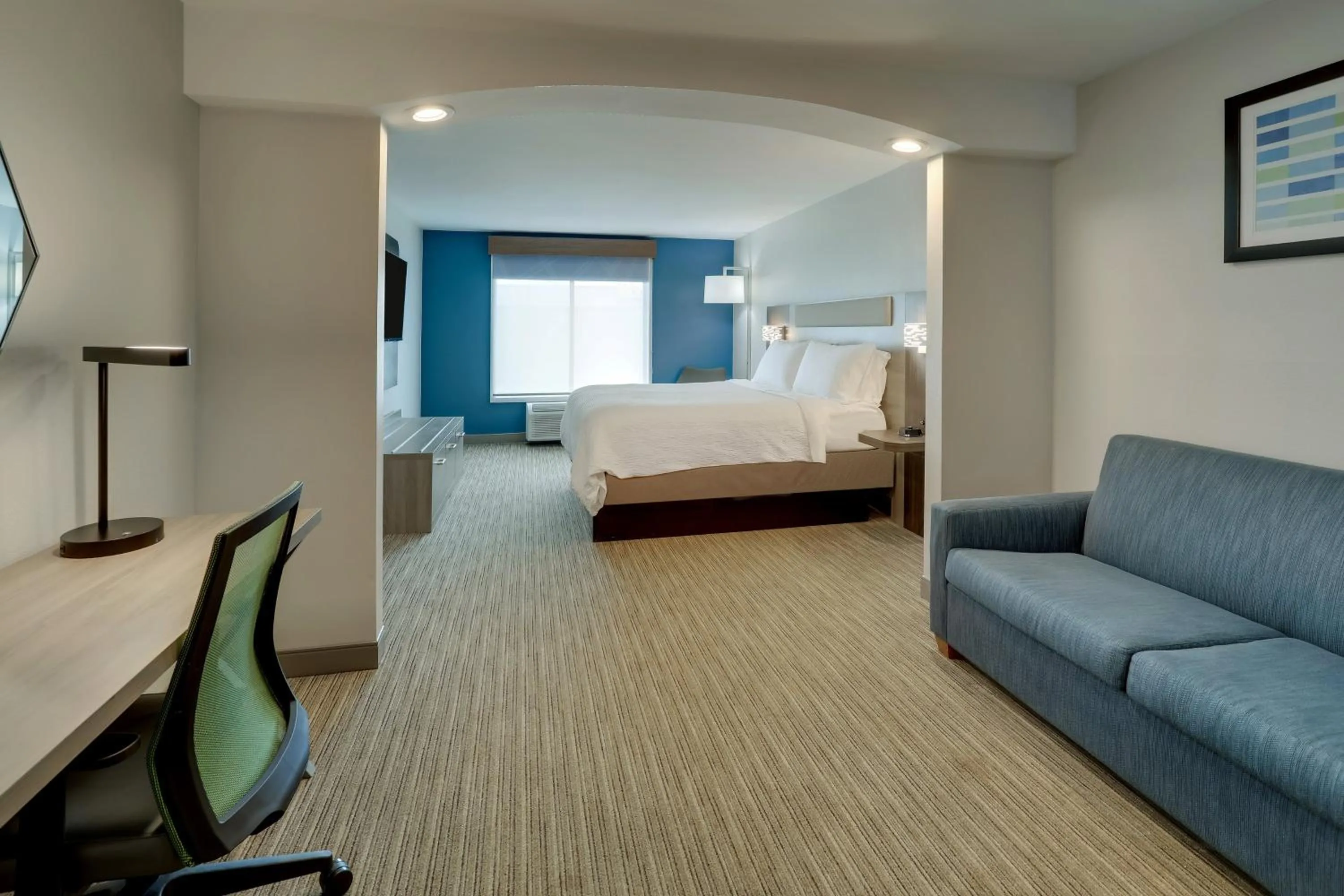 Photo of the whole room, Bed in Holiday Inn Express Hotel & Suites Hinesville by IHG