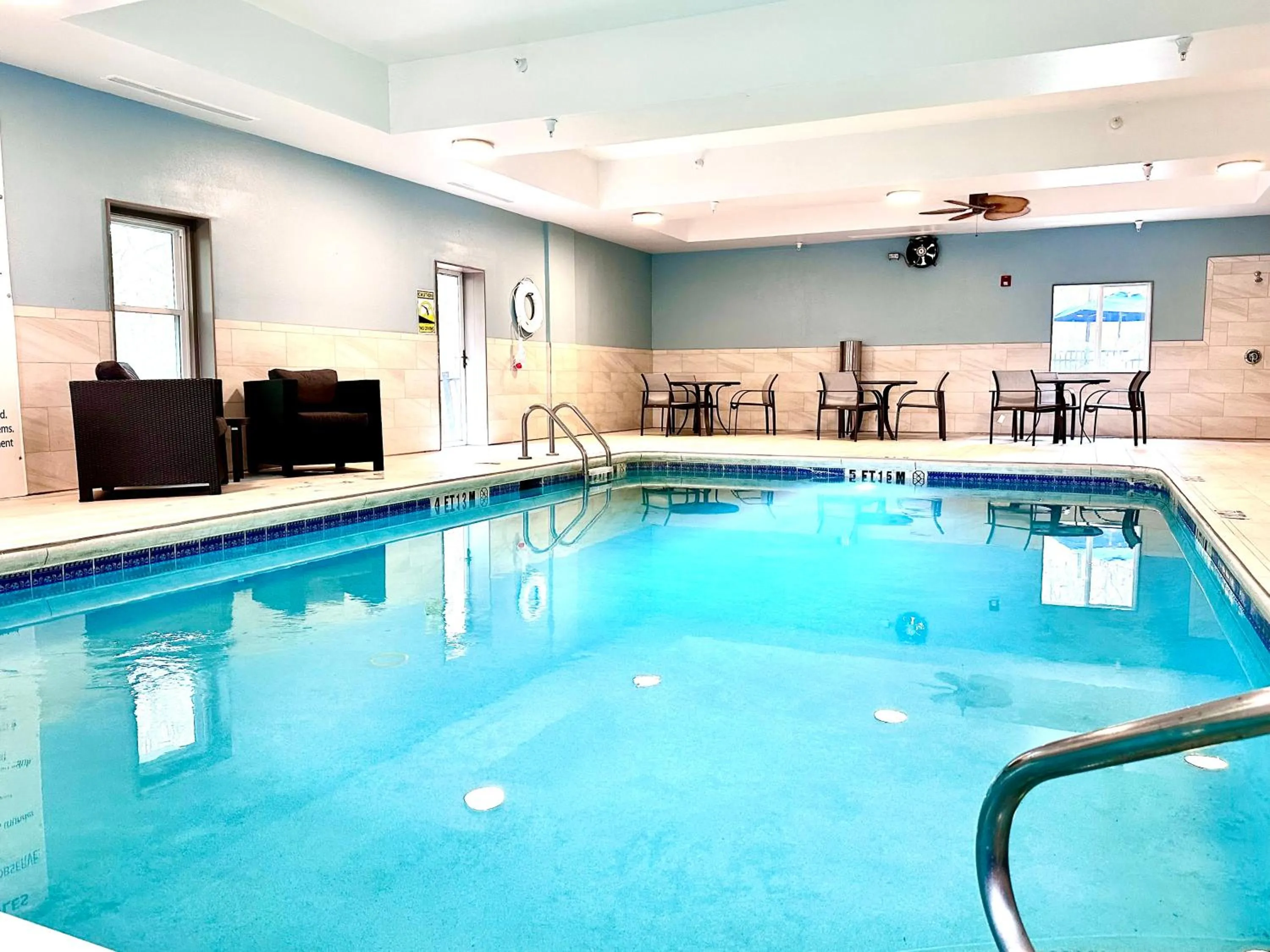 Swimming pool in Holiday Inn Express Hotel & Suites Hinesville by IHG