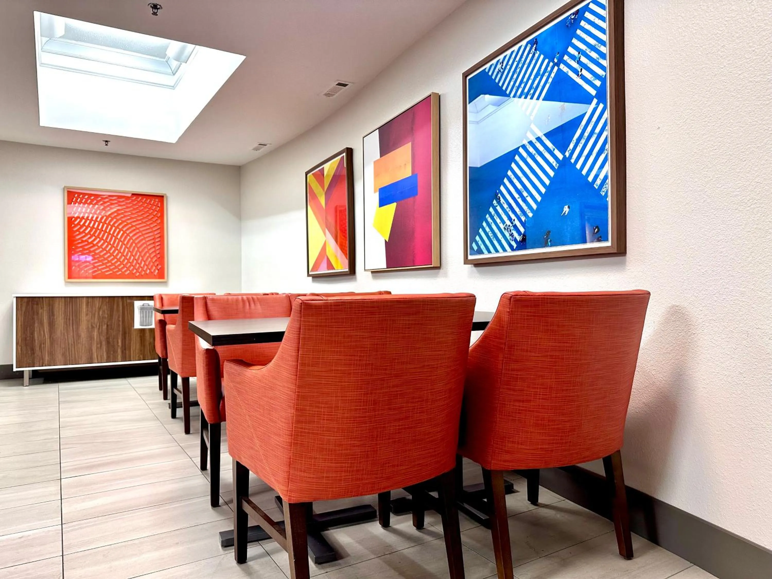 Seating area in Holiday Inn Express Hotel & Suites Hinesville by IHG