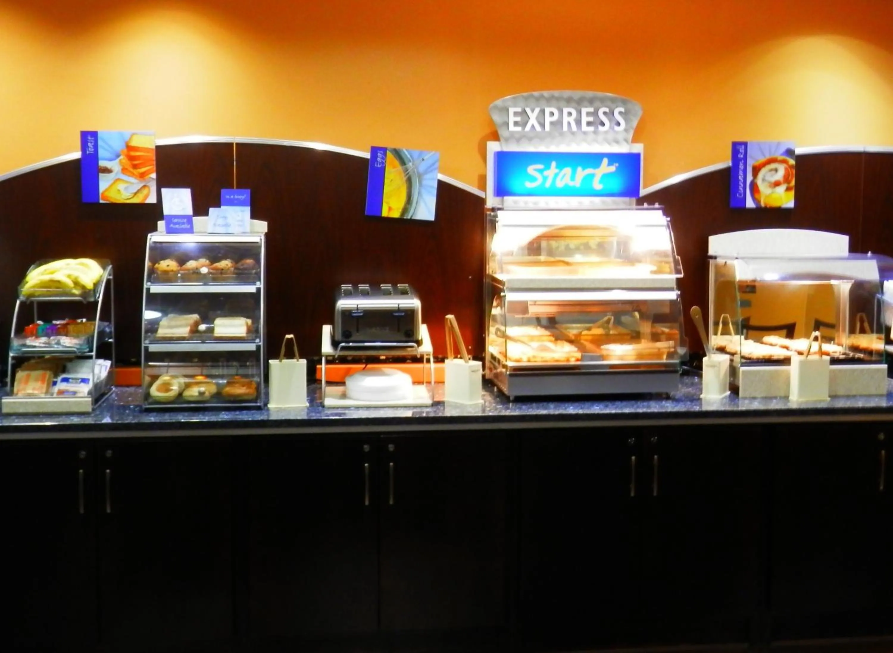 Restaurant/places to eat in Holiday Inn Express Hotel & Suites Hinesville by IHG