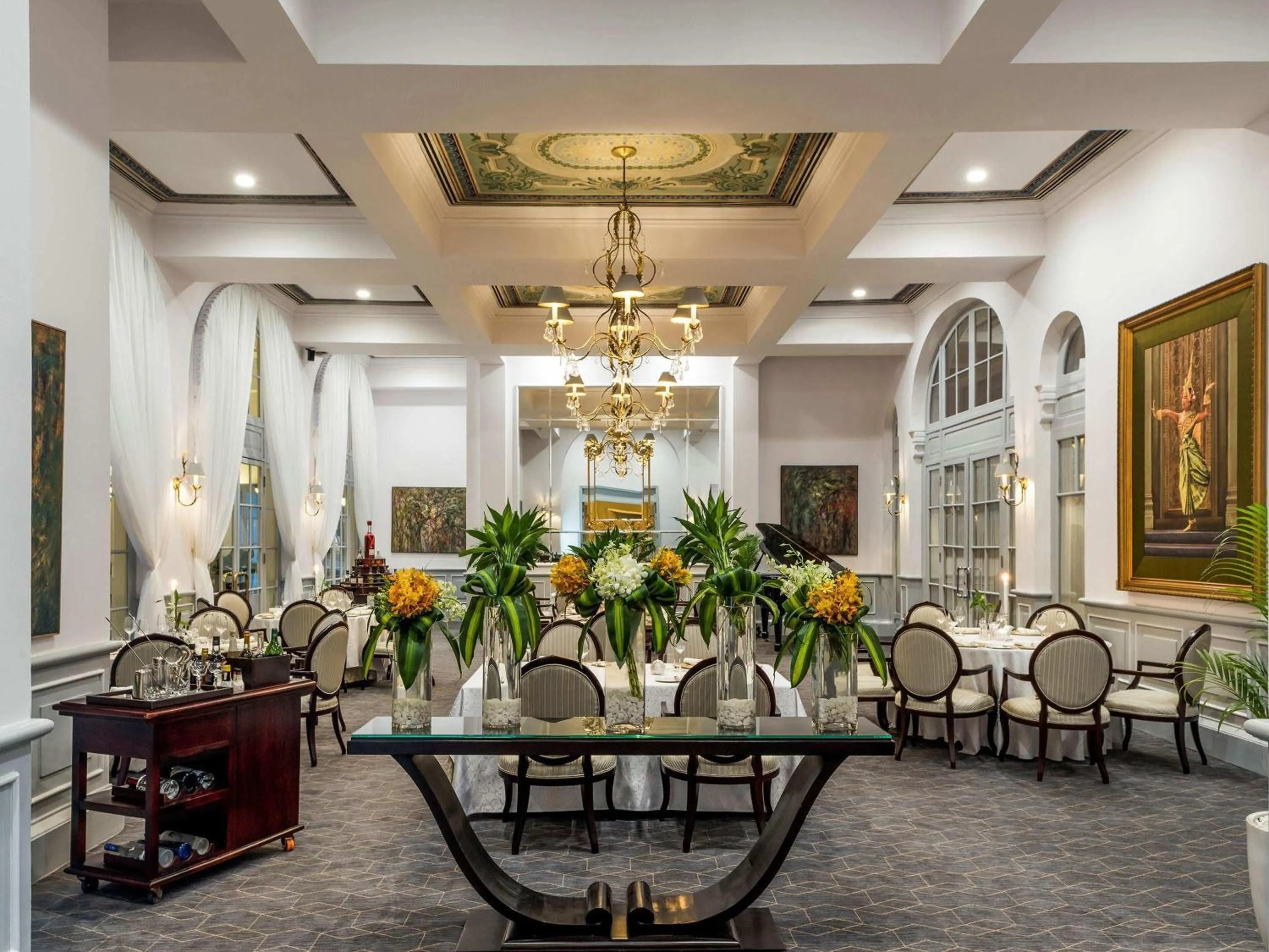 Restaurant/places to eat in Raffles Hotel Le Royal