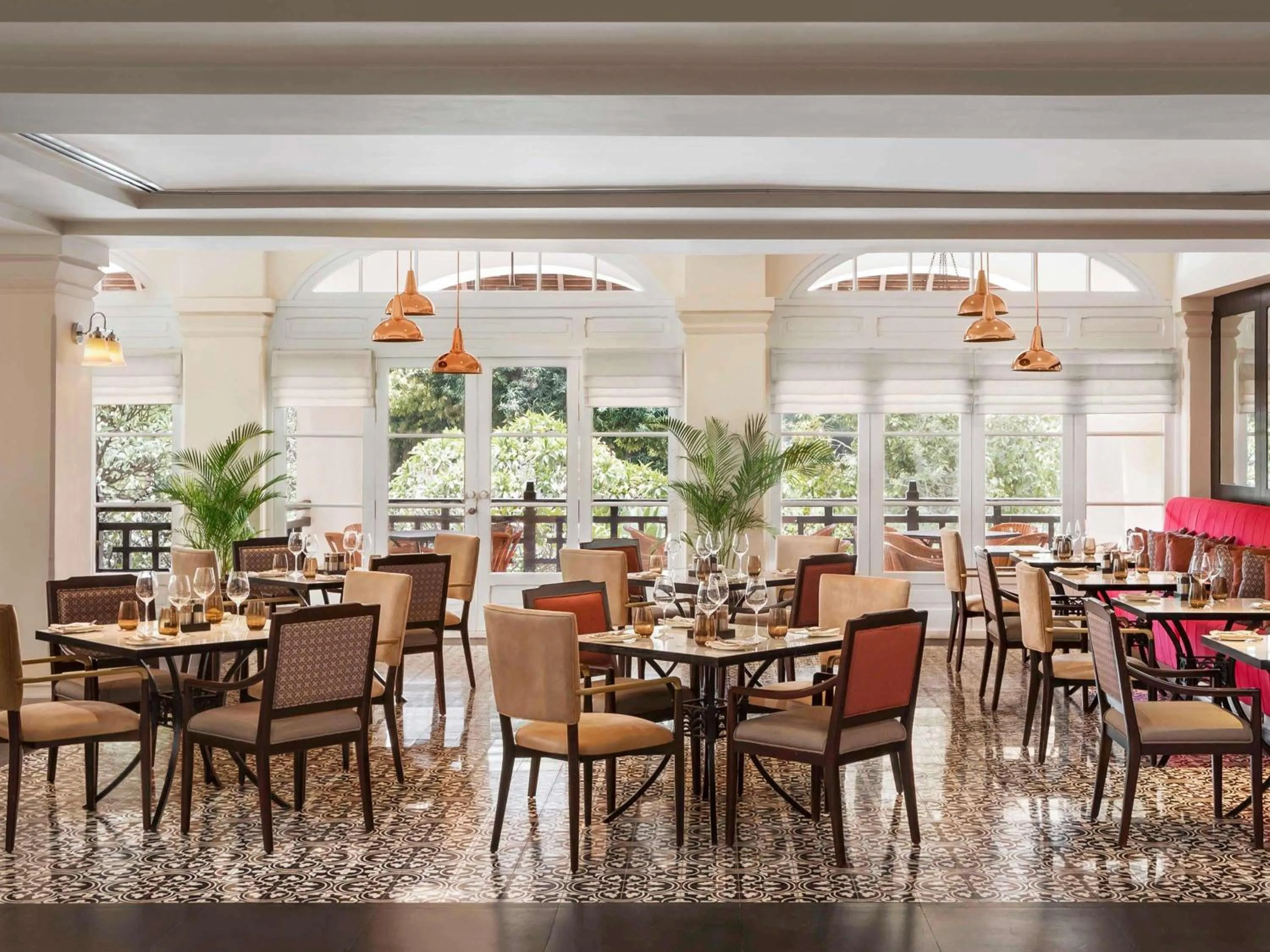 Restaurant/places to eat in Raffles Hotel Le Royal
