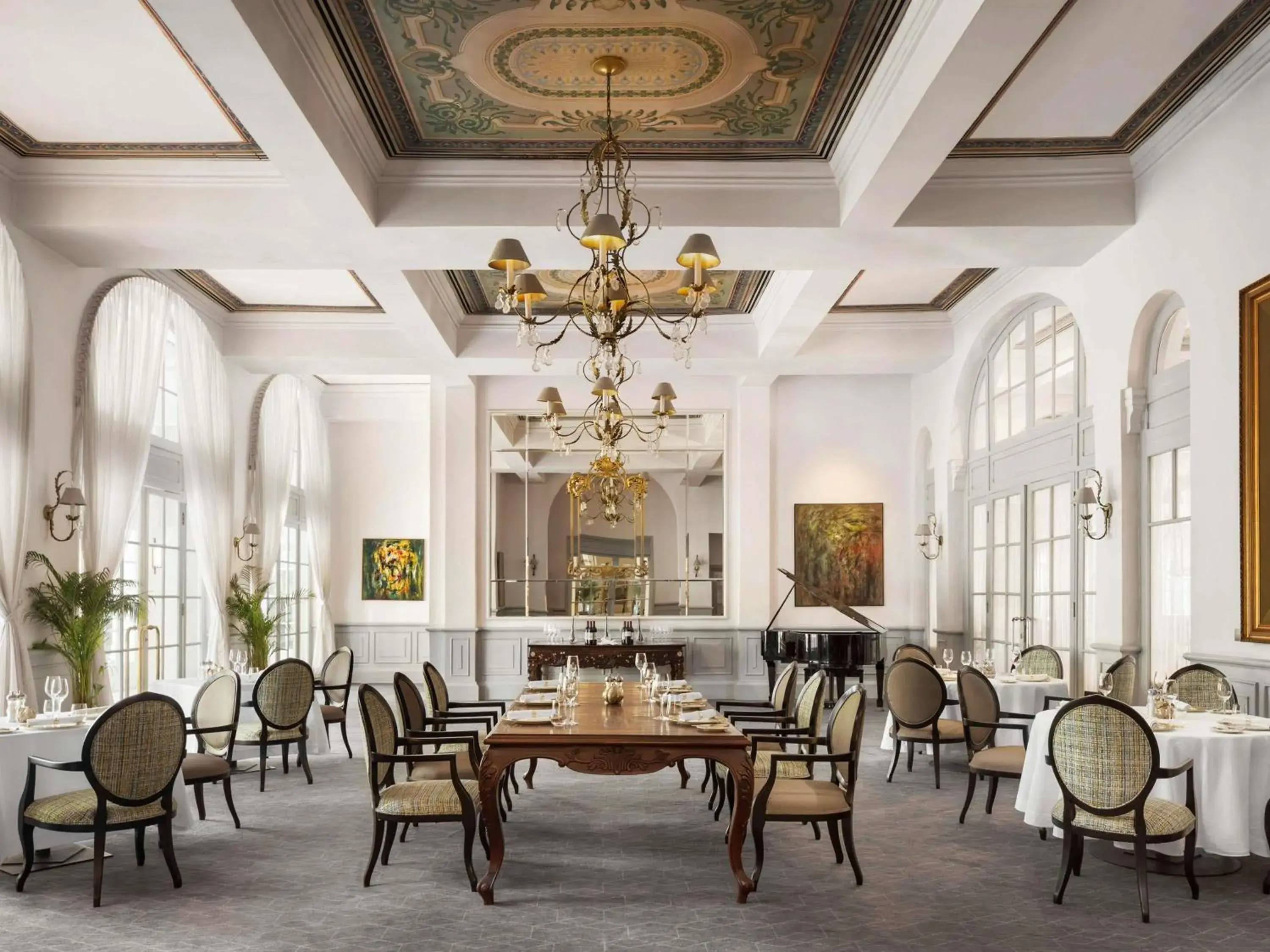 Restaurant/places to eat in Raffles Hotel Le Royal Restaurant/places to eat in Raffles Hotel Le Royal