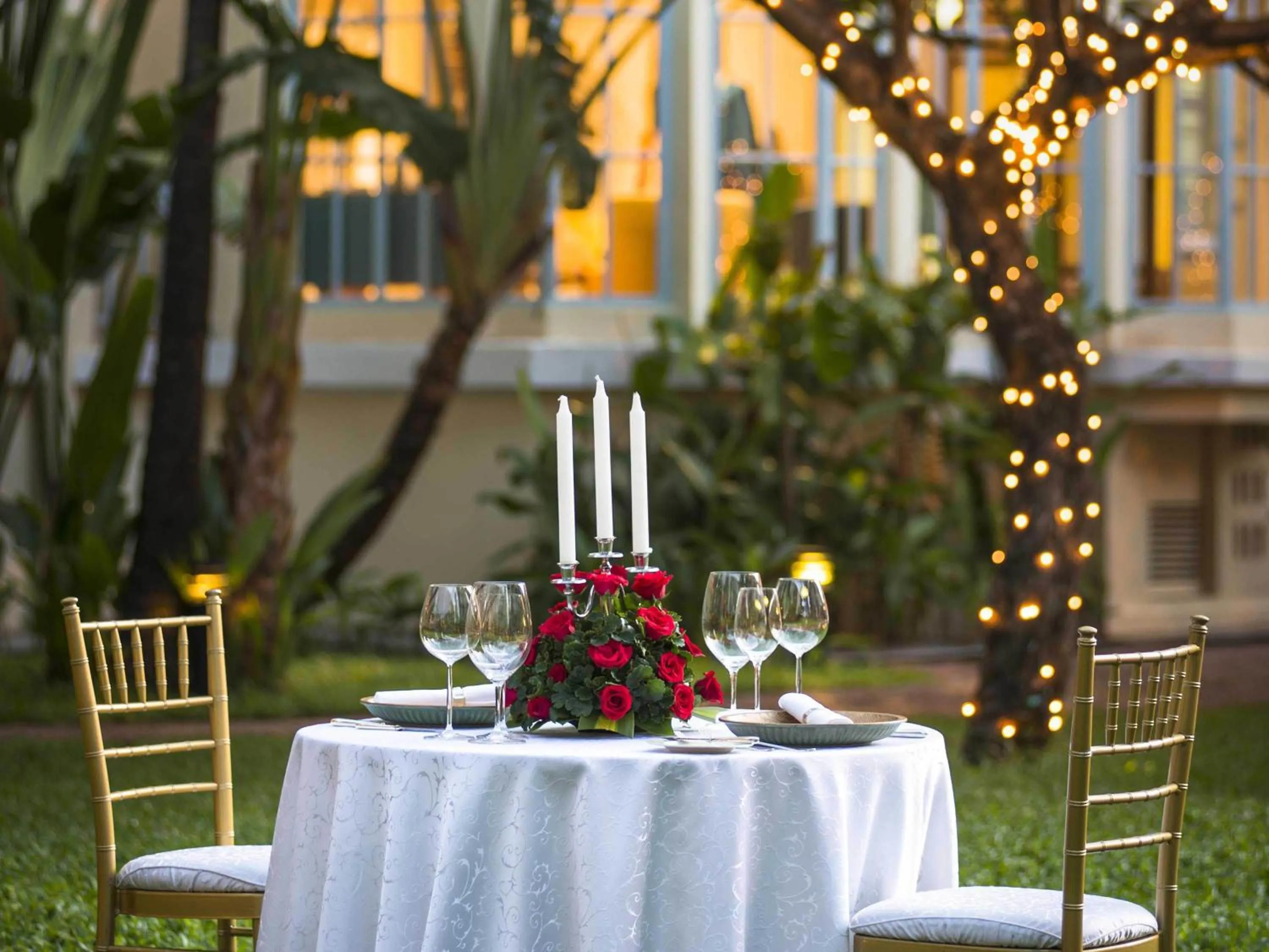 wedding in Raffles Hotel Le Royal