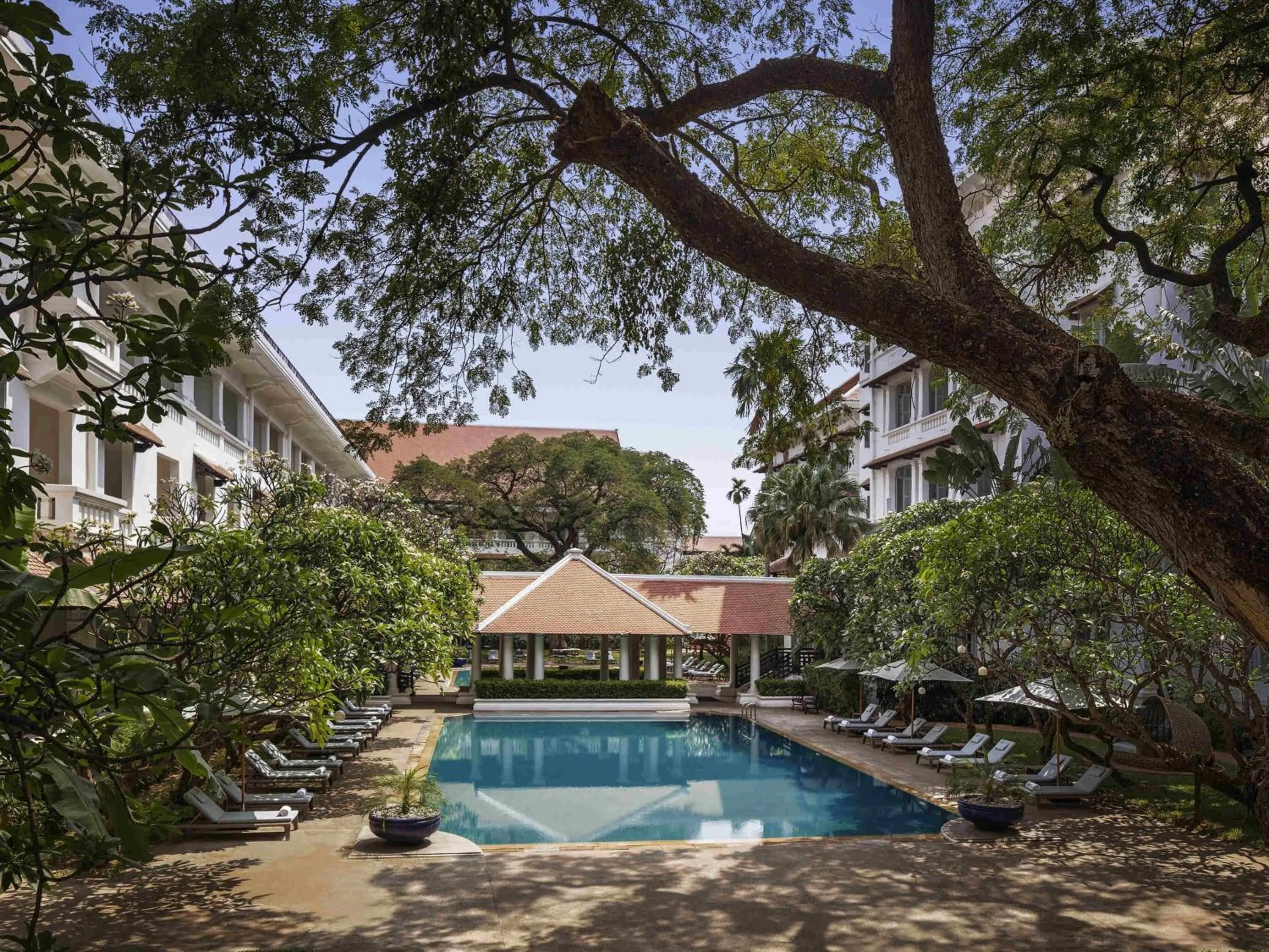 Restaurant/places to eat in Raffles Hotel Le Royal