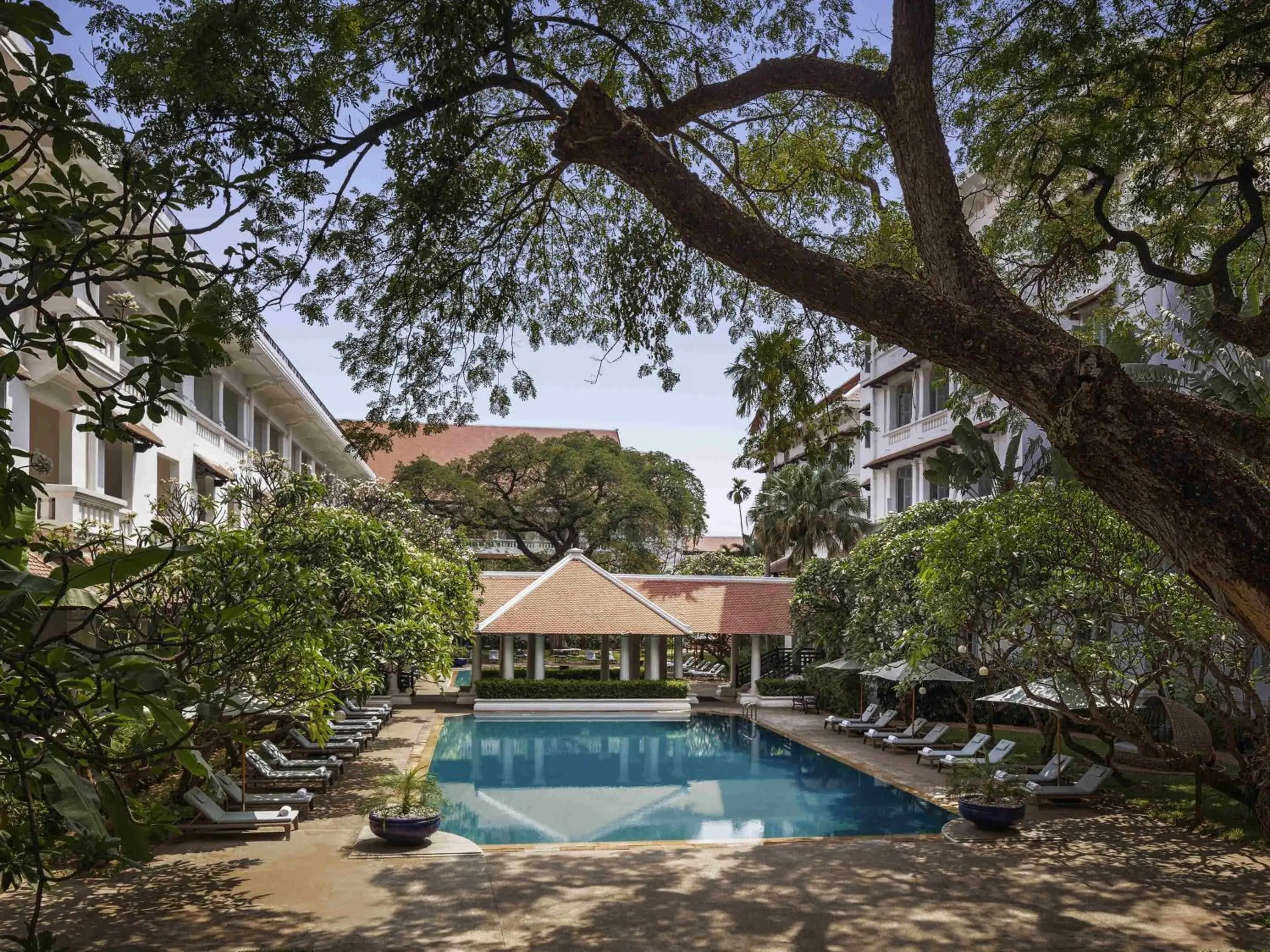 Restaurant/places to eat in Raffles Hotel Le Royal Restaurant/places to eat in Raffles Hotel Le Royal