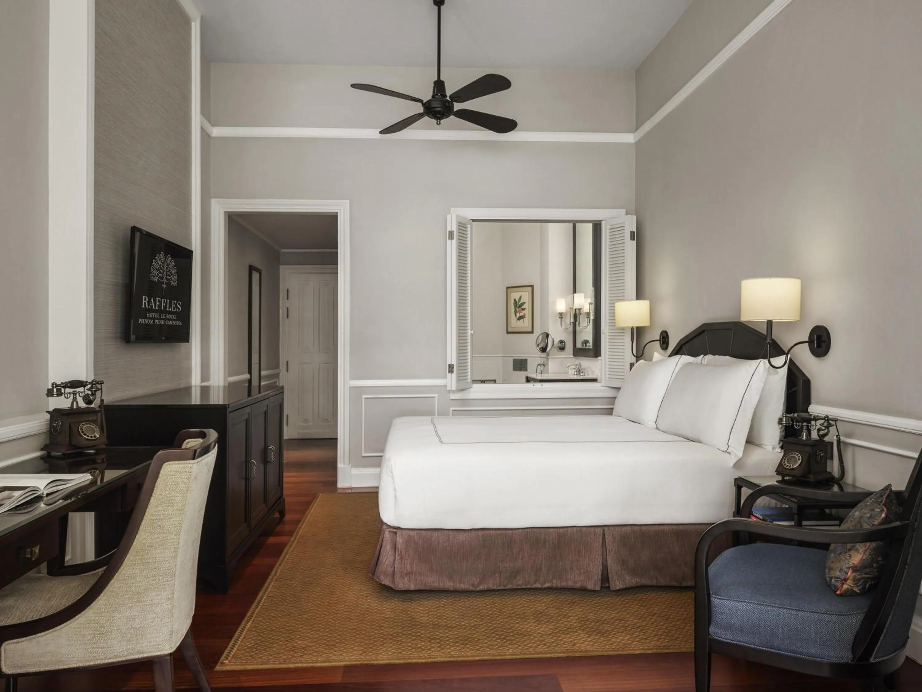 Bedroom, Bed in Raffles Hotel Le Royal