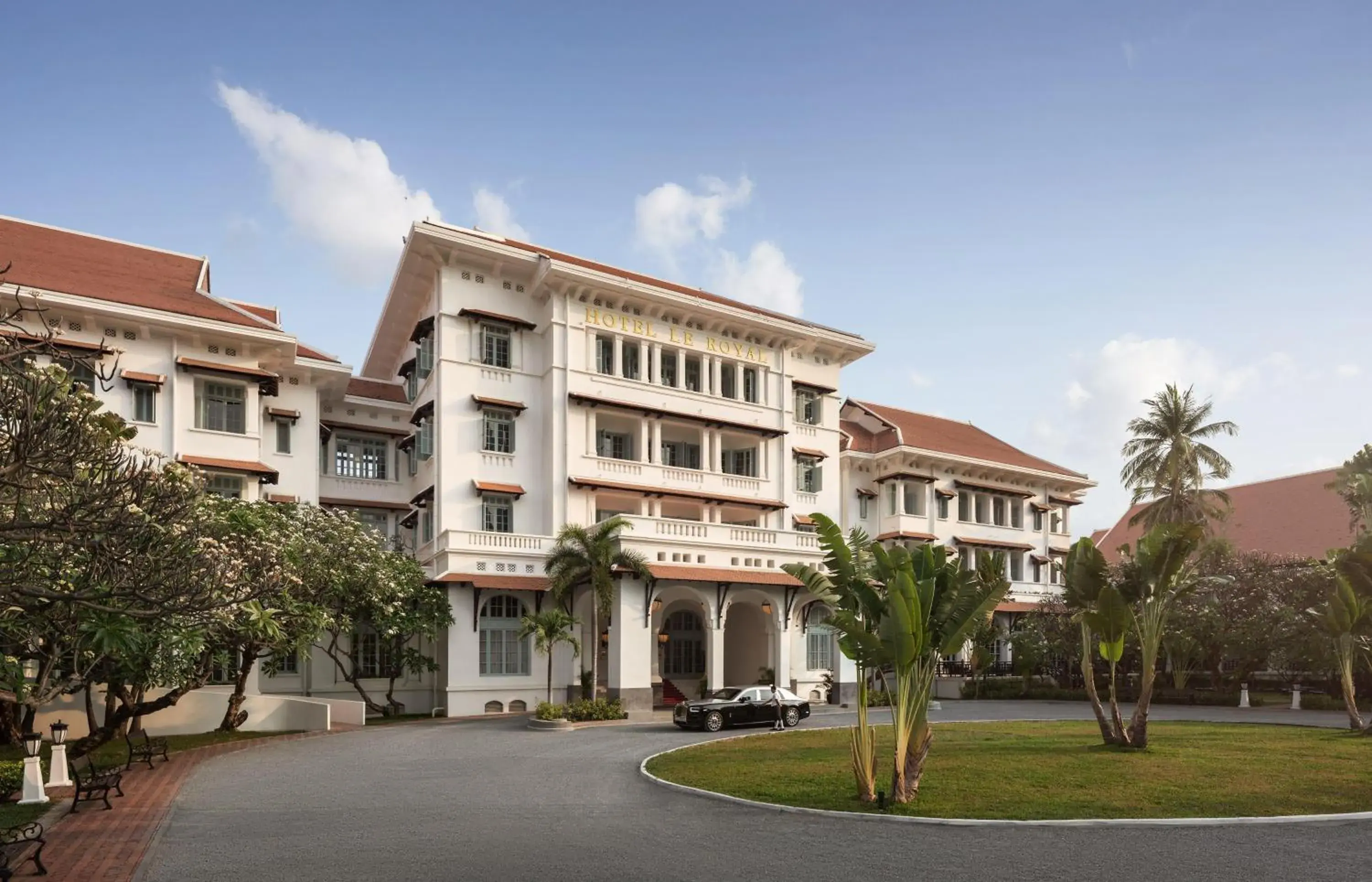 Garden view in Raffles Hotel Le Royal Garden view in Raffles Hotel Le Royal