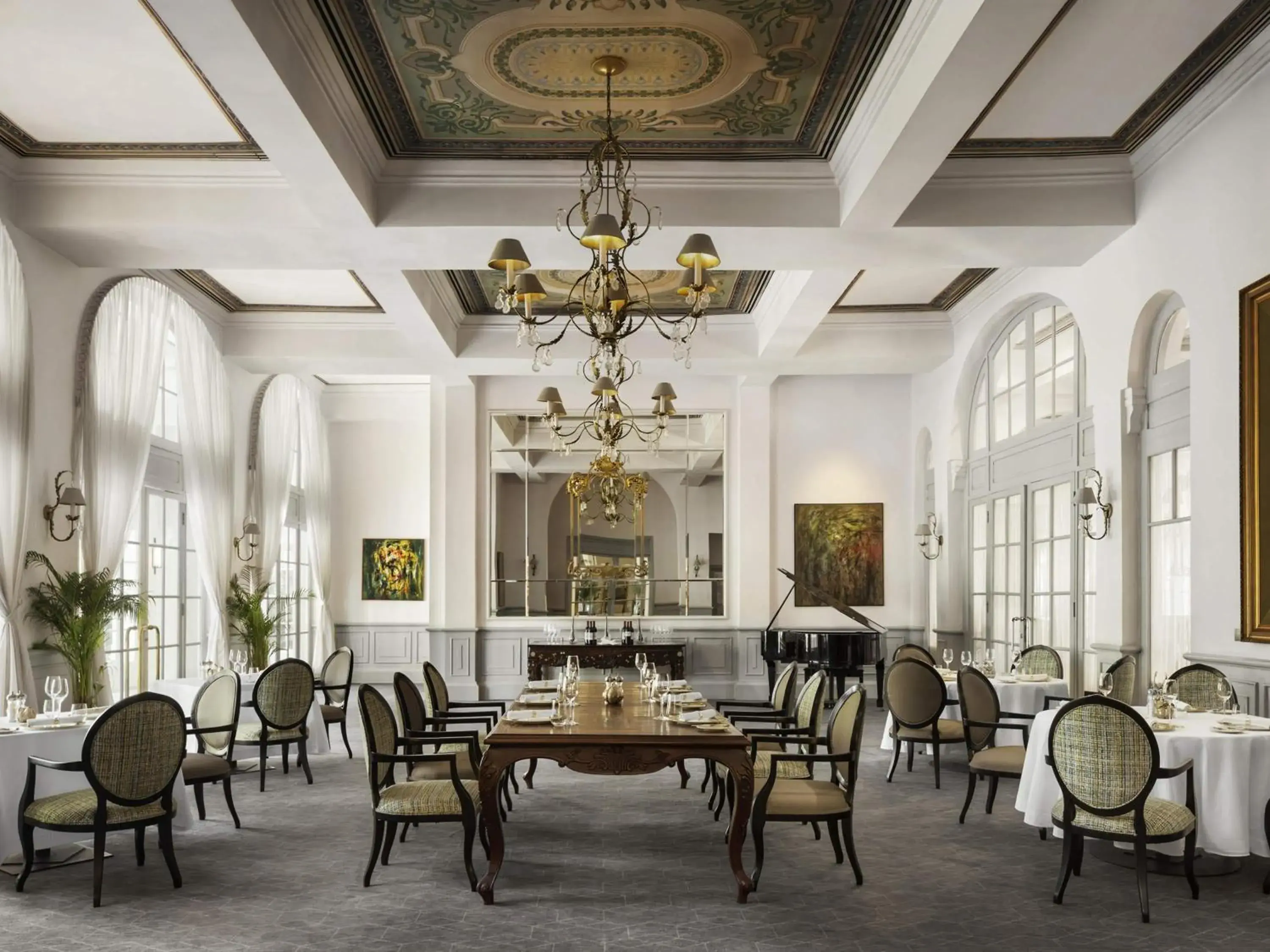 Restaurant/places to eat in Raffles Hotel Le Royal Restaurant/places to eat in Raffles Hotel Le Royal