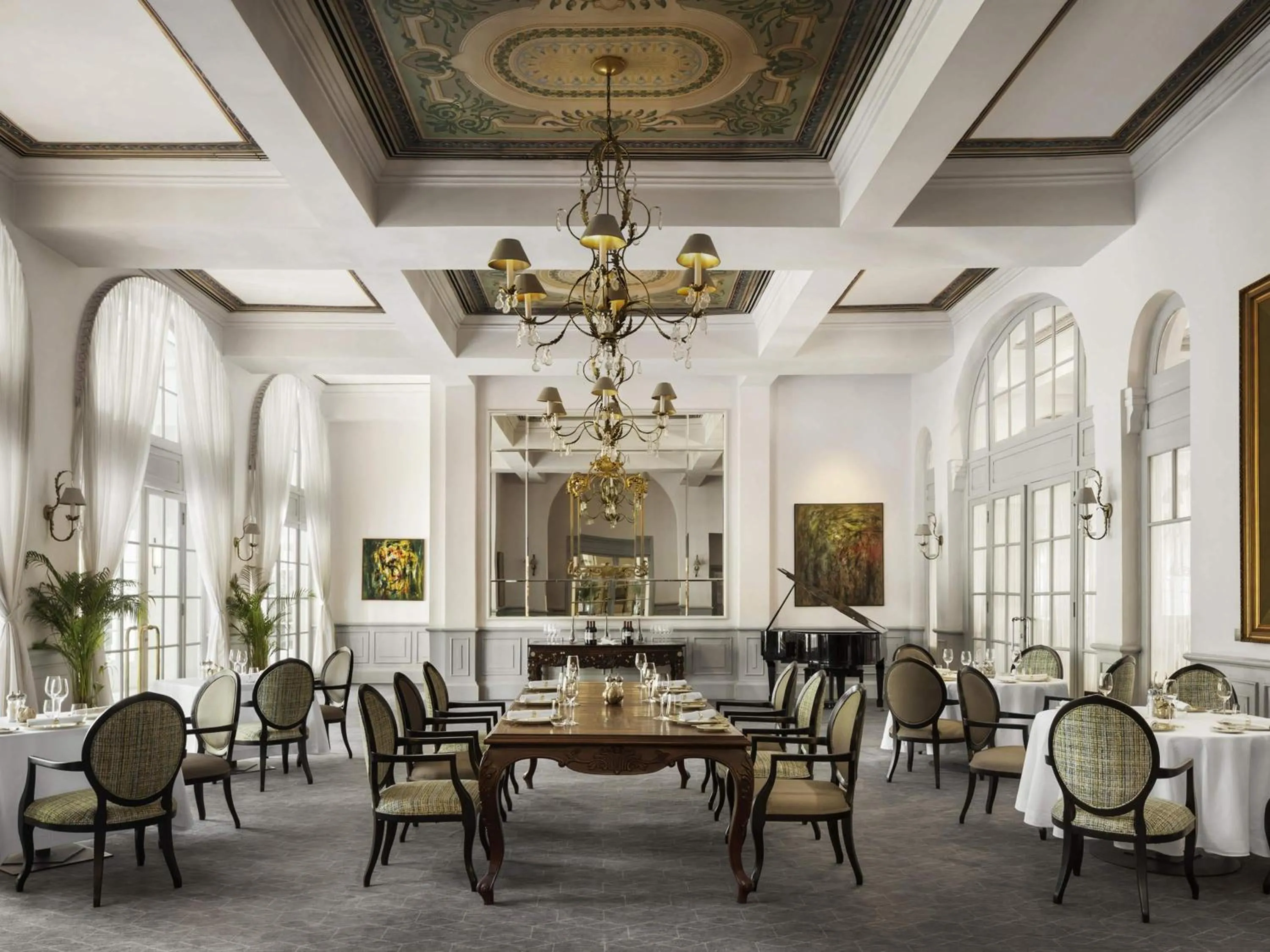 Restaurant/places to eat in Raffles Hotel Le Royal