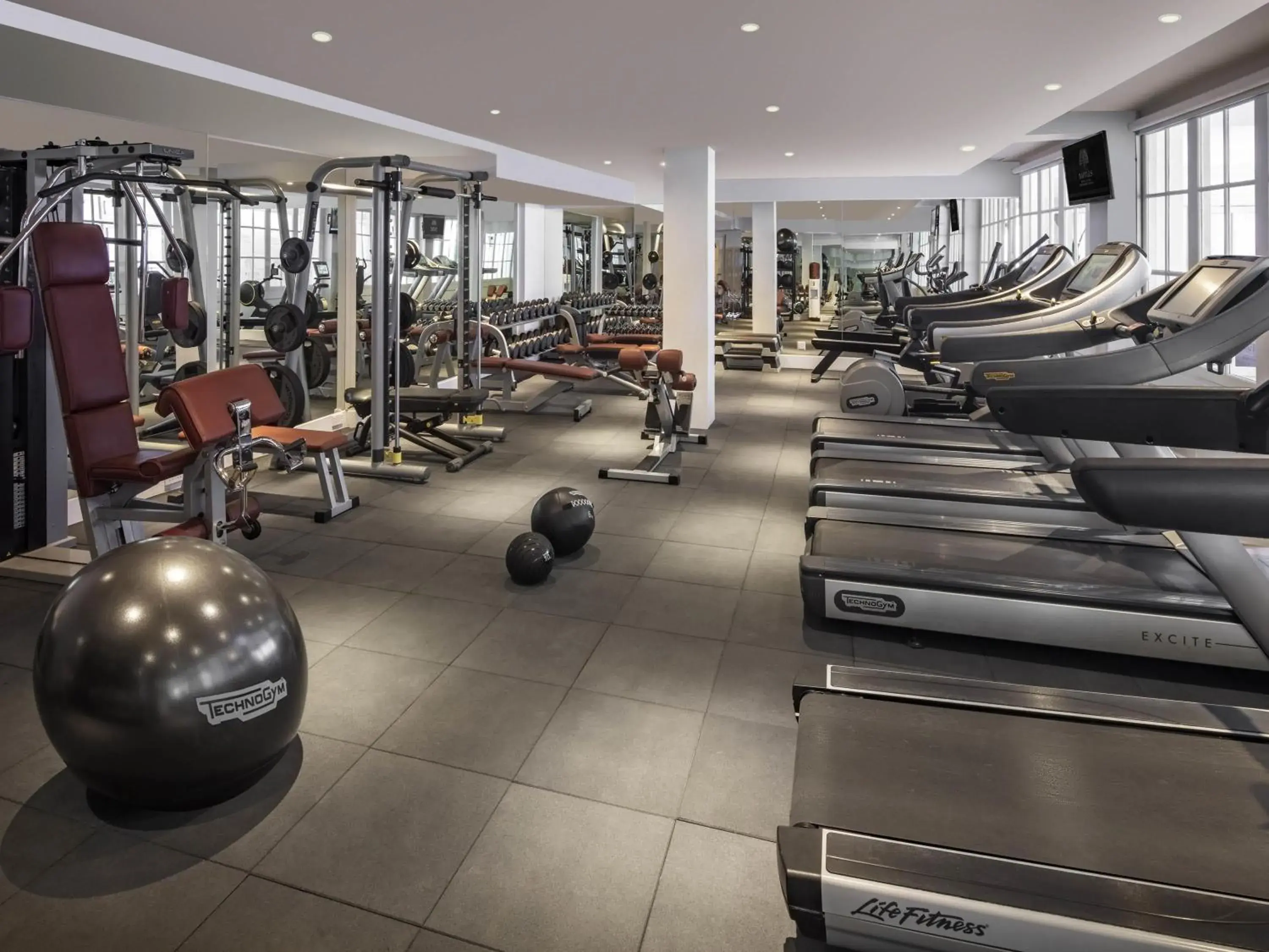 Fitness centre/facilities in Raffles Hotel Le Royal Fitness centre/facilities in Raffles Hotel Le Royal